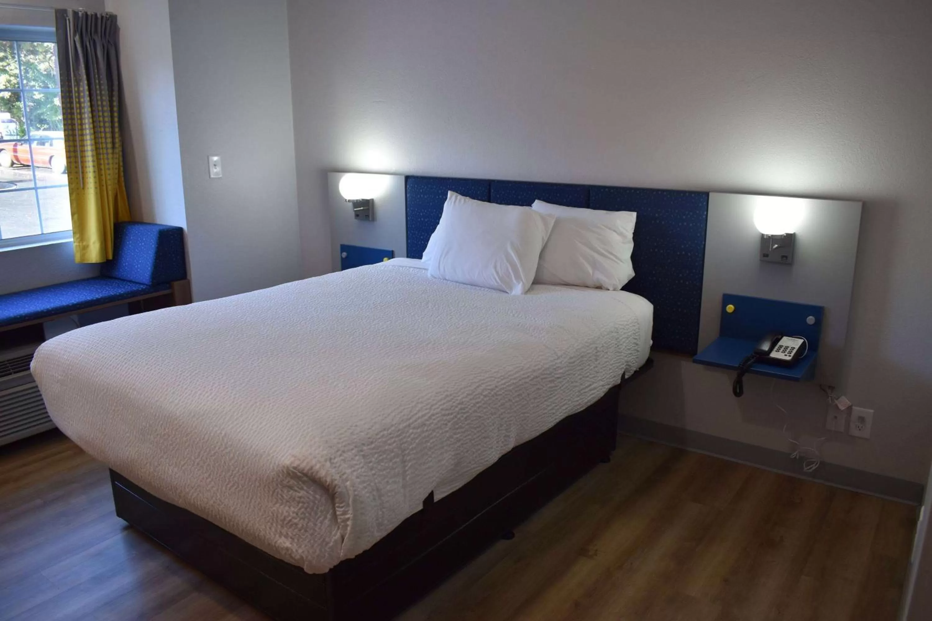 Photo of the whole room, Bed in Microtel Inn & Suites by Wyndham Stockbridge/Atlanta I-75