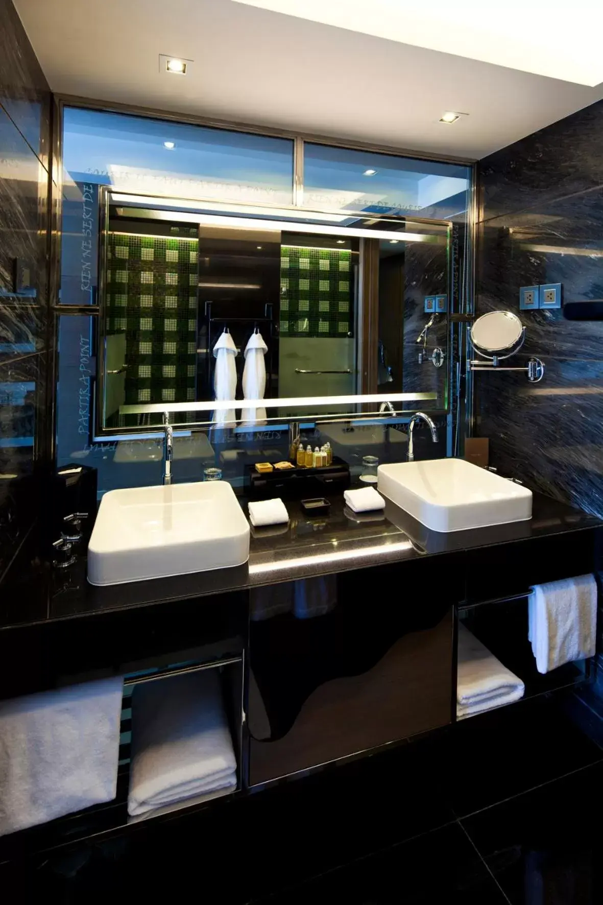 Bathroom in Sofitel Saigon Plaza