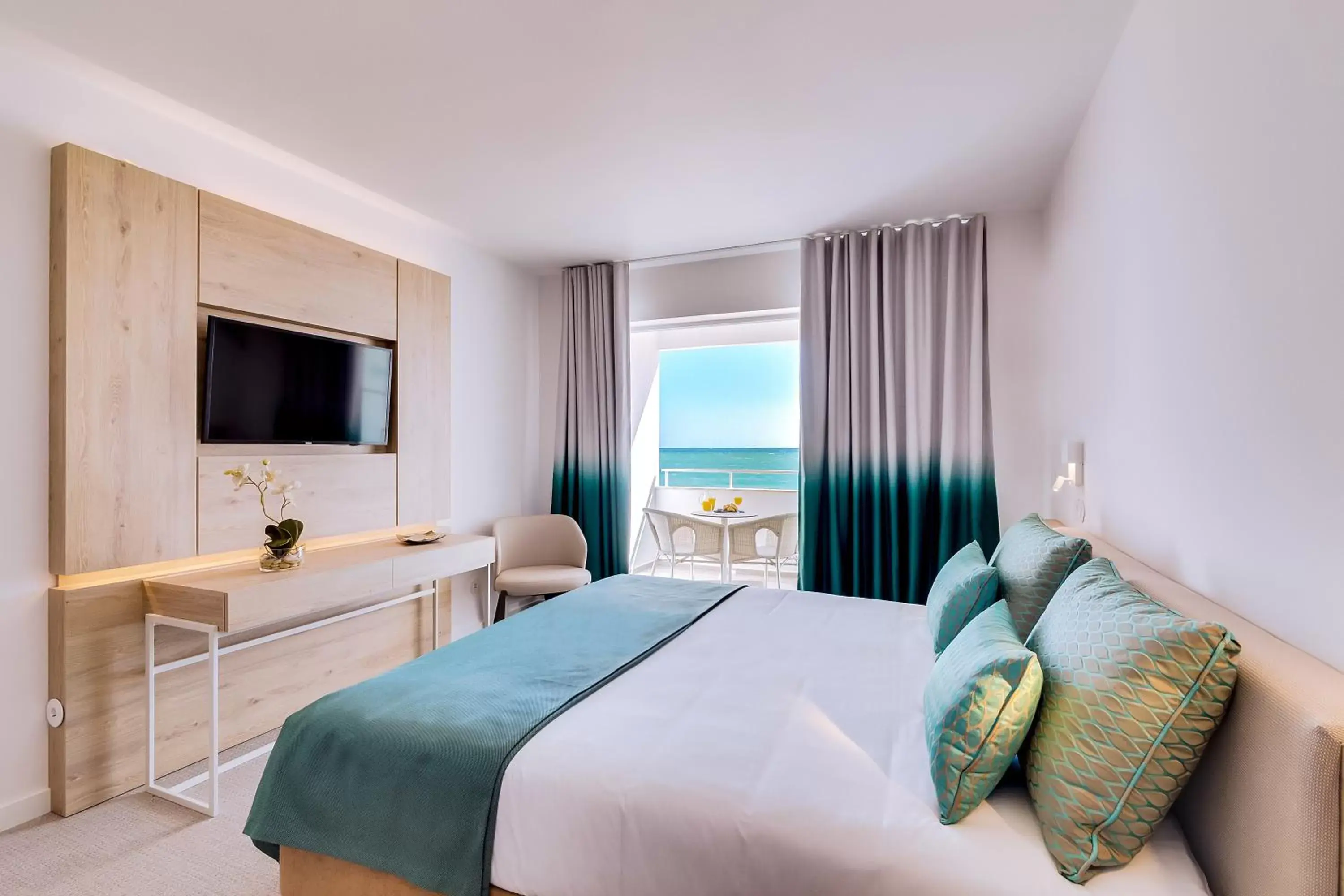 Bed in Hotel Sol e Mar Albufeira - Adults Only