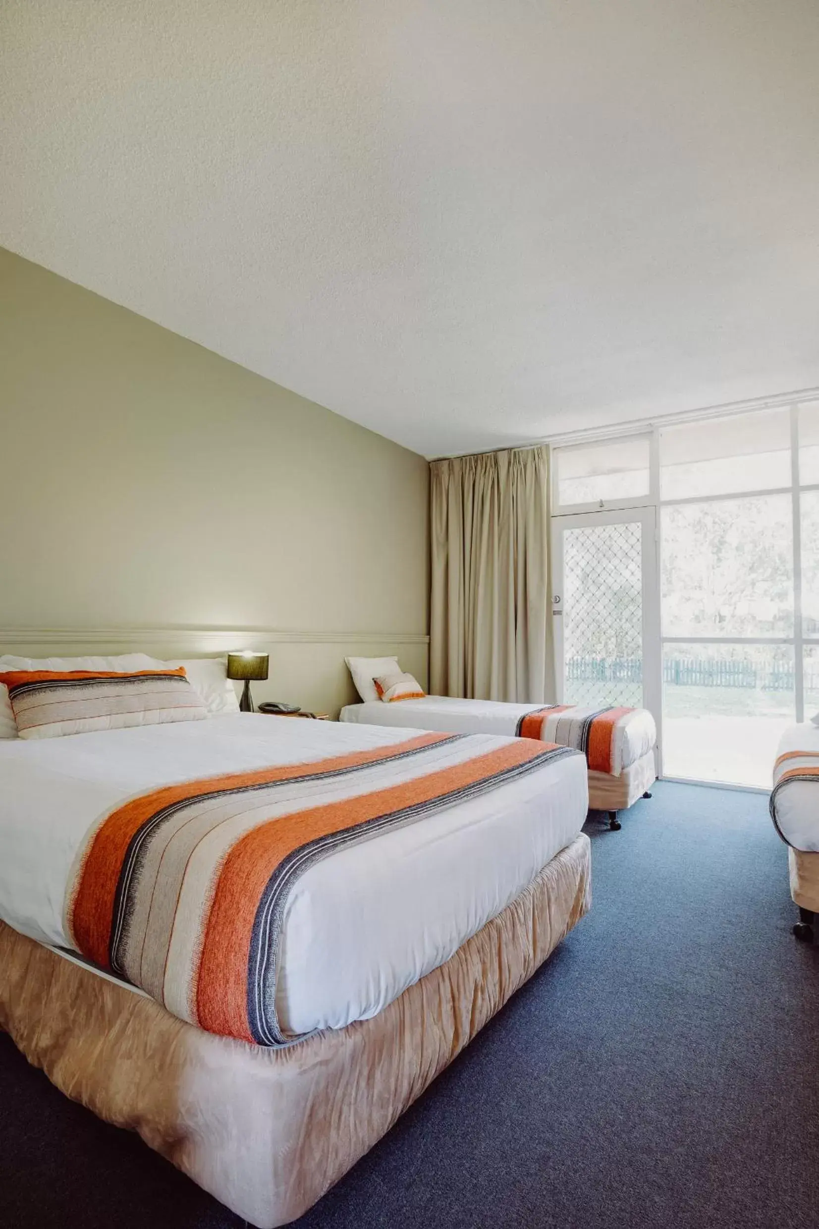Bed in Artesian Spa Motel
