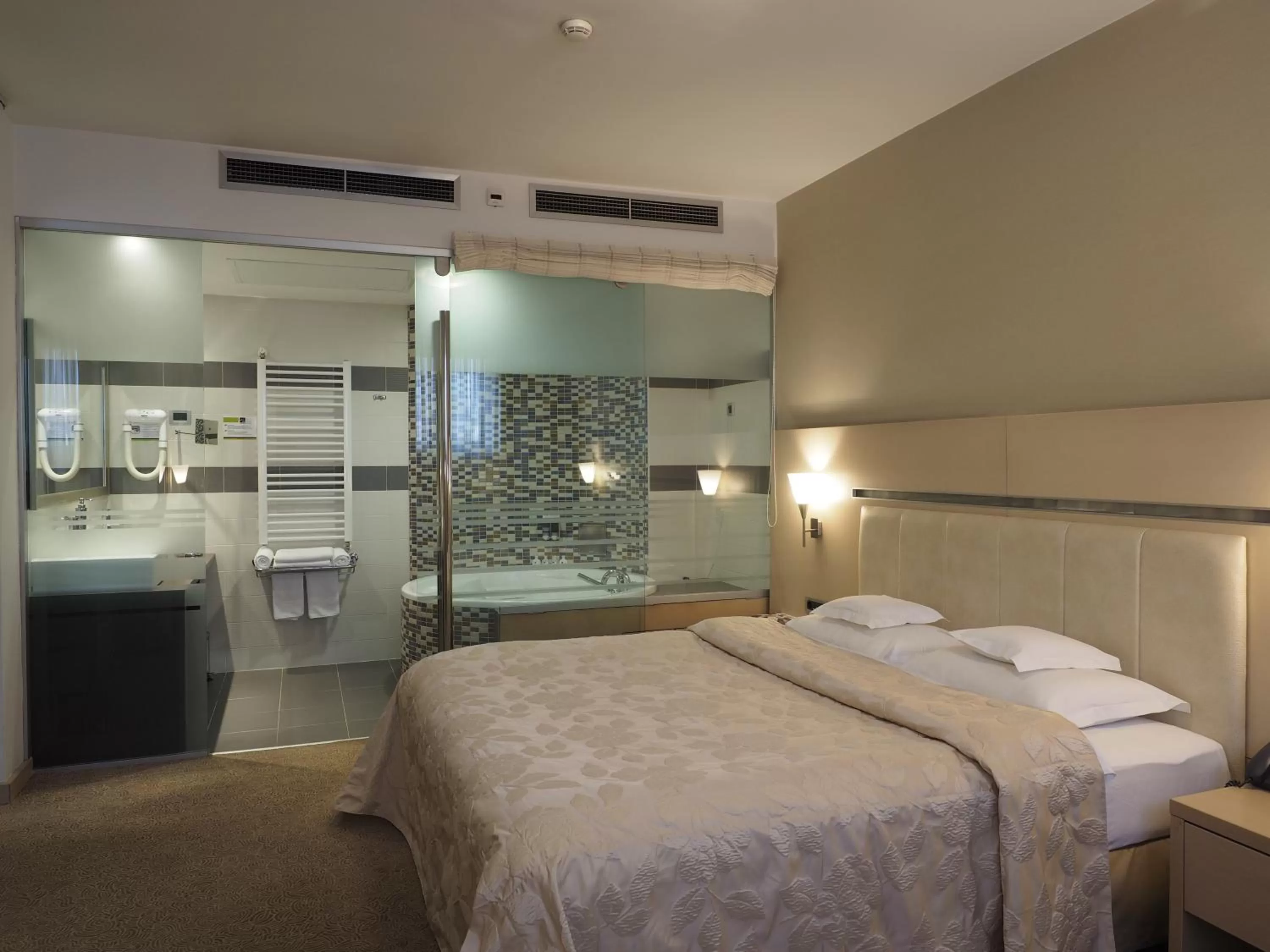 Bed in IN Hotel Beograd