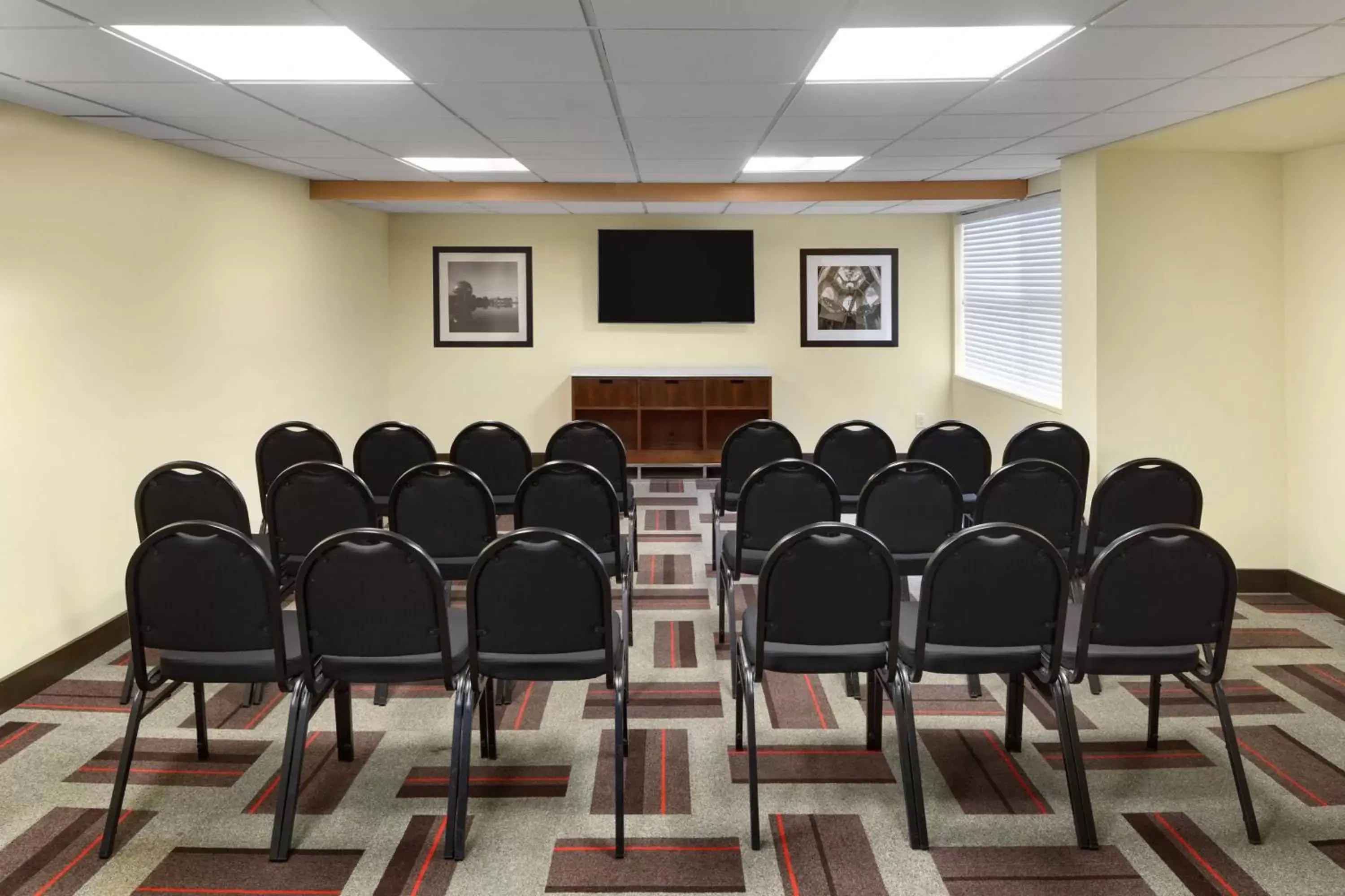 Meeting/conference room in Four Points by Sheraton Surrey
