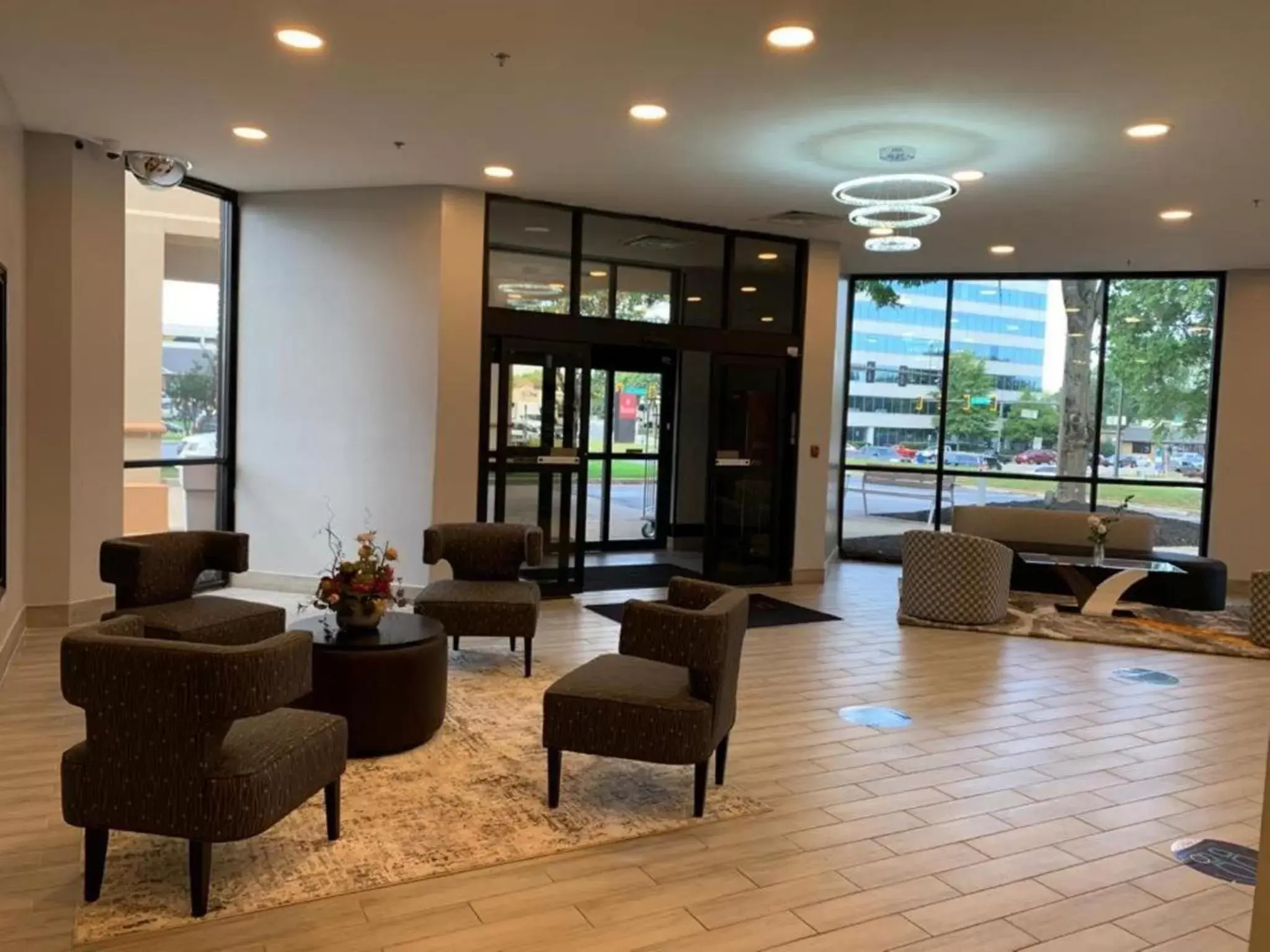 Lobby or reception, Lounge/Bar in Ramada by Wyndham Gainesville