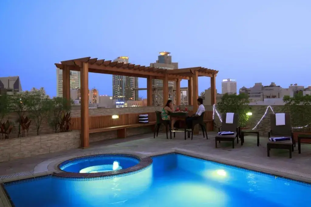 Hot Tub, Swimming Pool in SUN AND SANDS DOWNTOWN HOTEL
