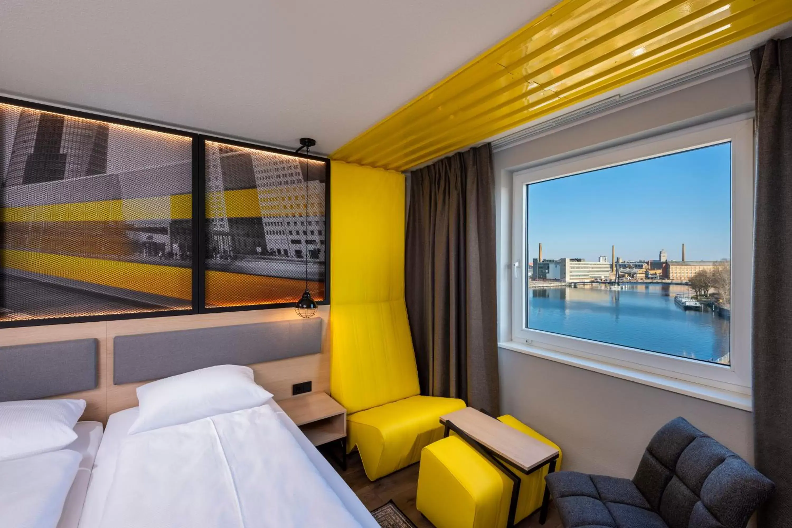 View (from property/room), Bed in ibis Styles Berlin Treptow View (from property/room), Bed in ibis Styles Berlin Treptow