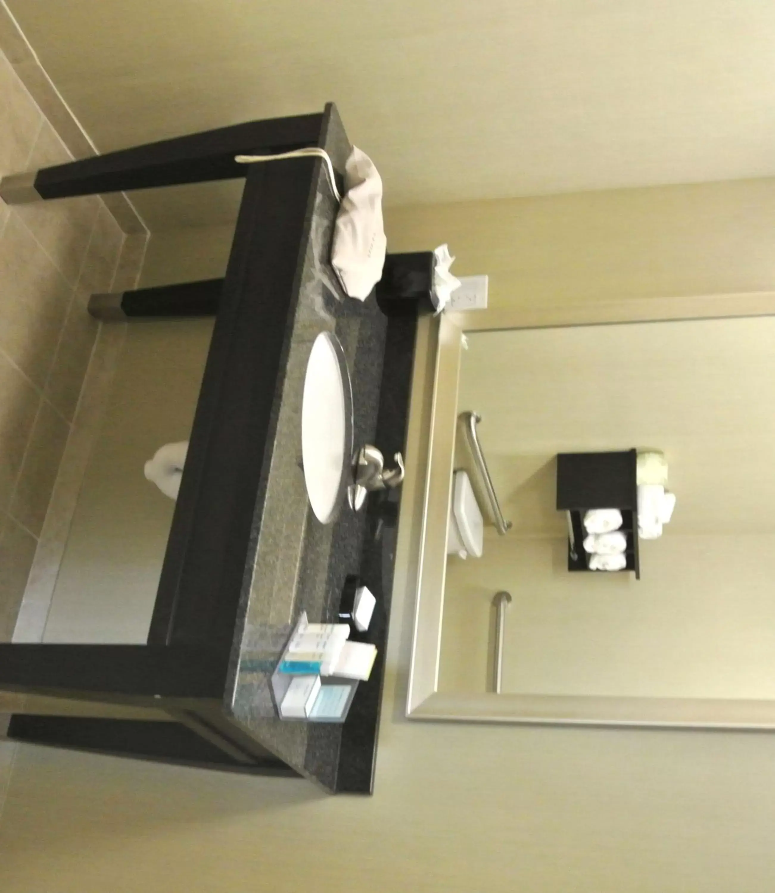 Bathroom in Hampton Inn Carrizo Springs