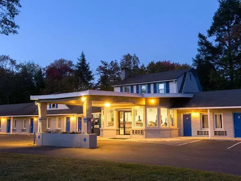 Property Building in POCONO NIGHT LODGE