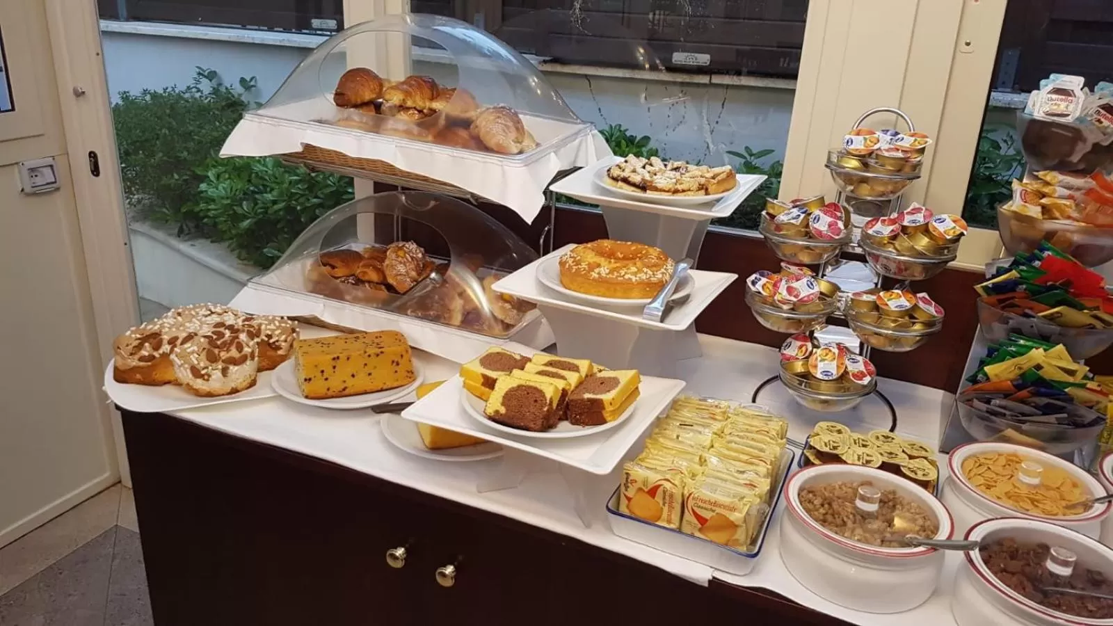 Food and drinks in Hotel Best Roma