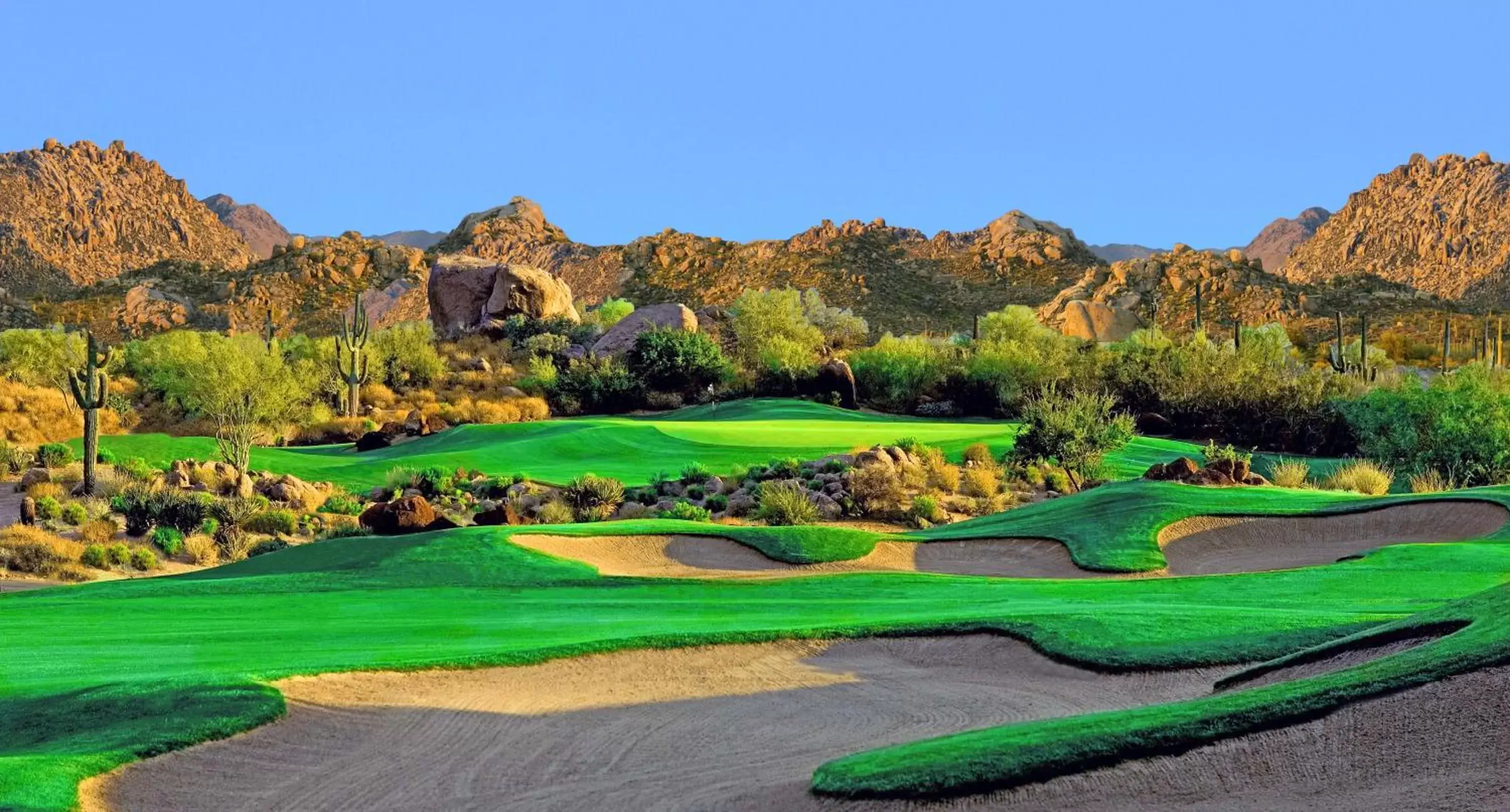 Golfcourse, Golf in Luxury Condos by Meridian CondoResorts- Scottsdale