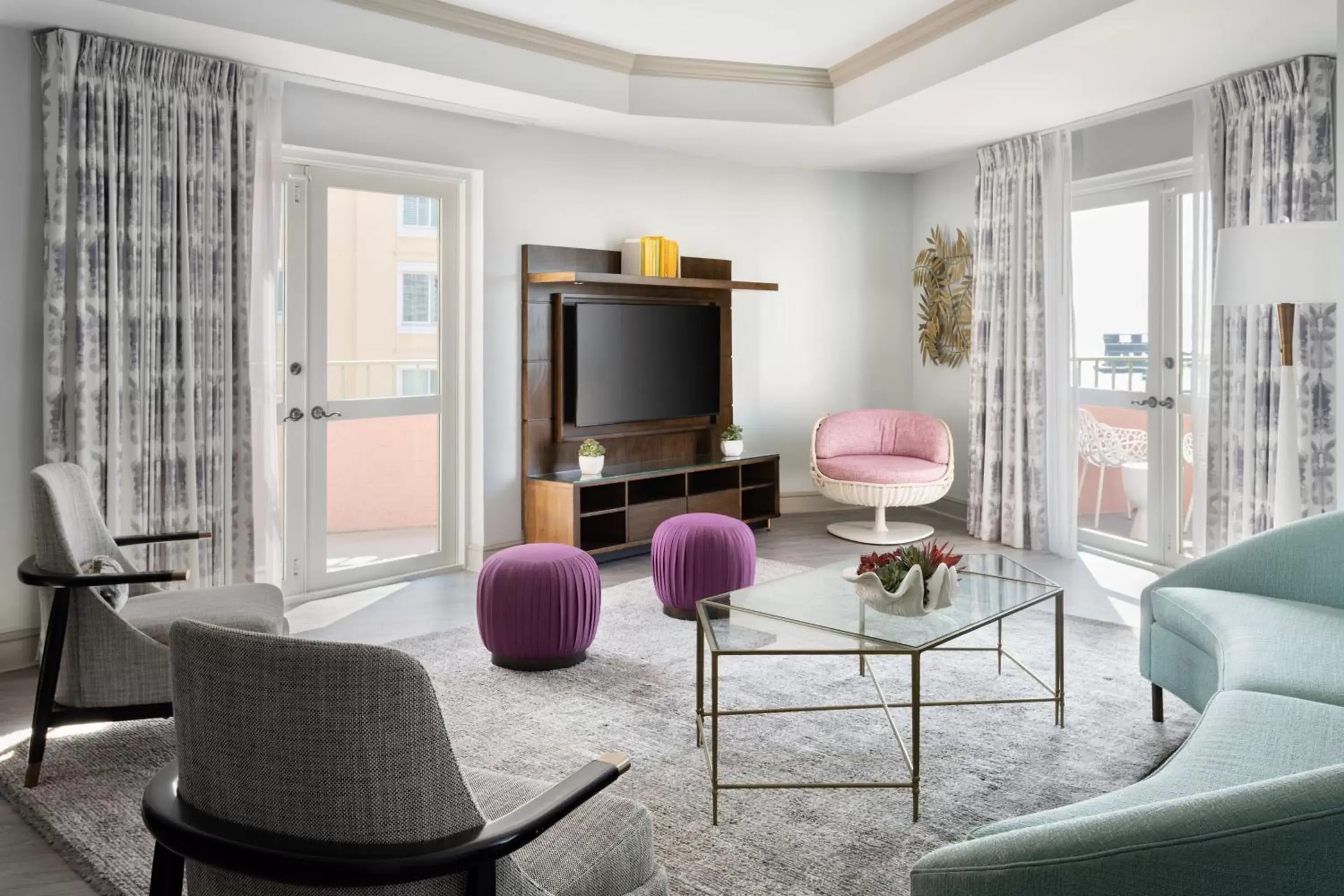 Living room, Seating Area in The Vinoy Resort & Golf Club, Autograph Collection