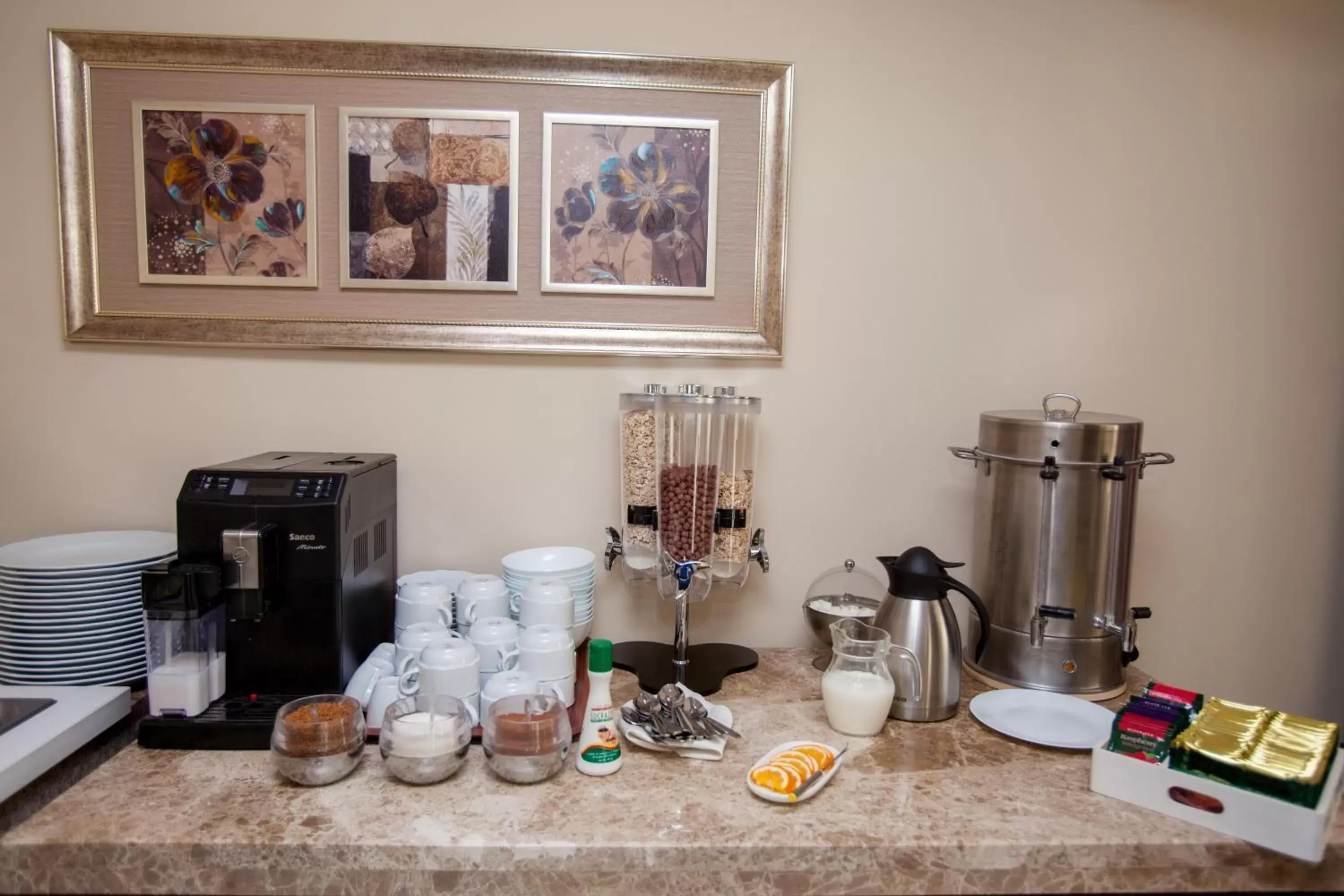 Restaurant/places to eat in Rustaveli Palace Restaurant/places to eat in Rustaveli Palace