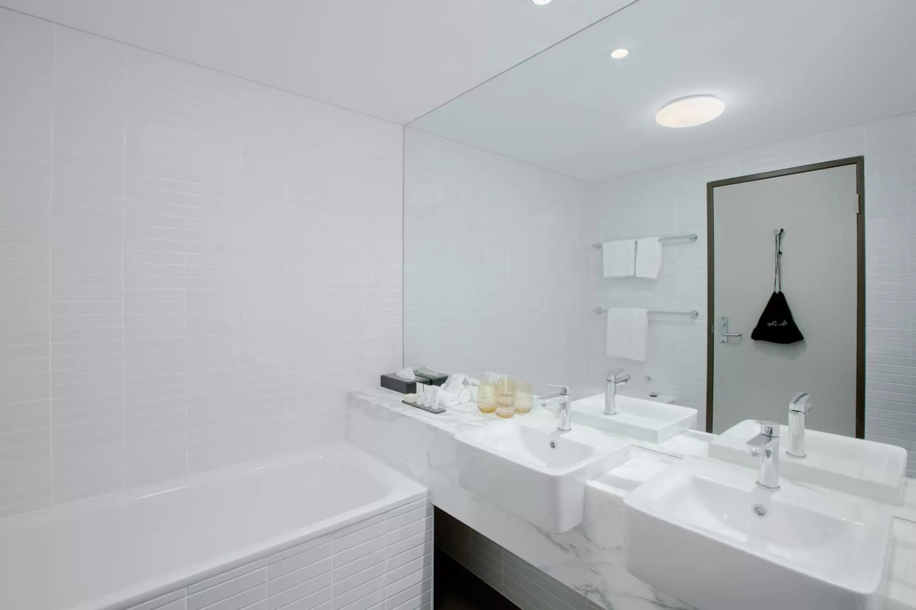 Bathroom in Rydges Parramatta Bathroom in Rydges Parramatta