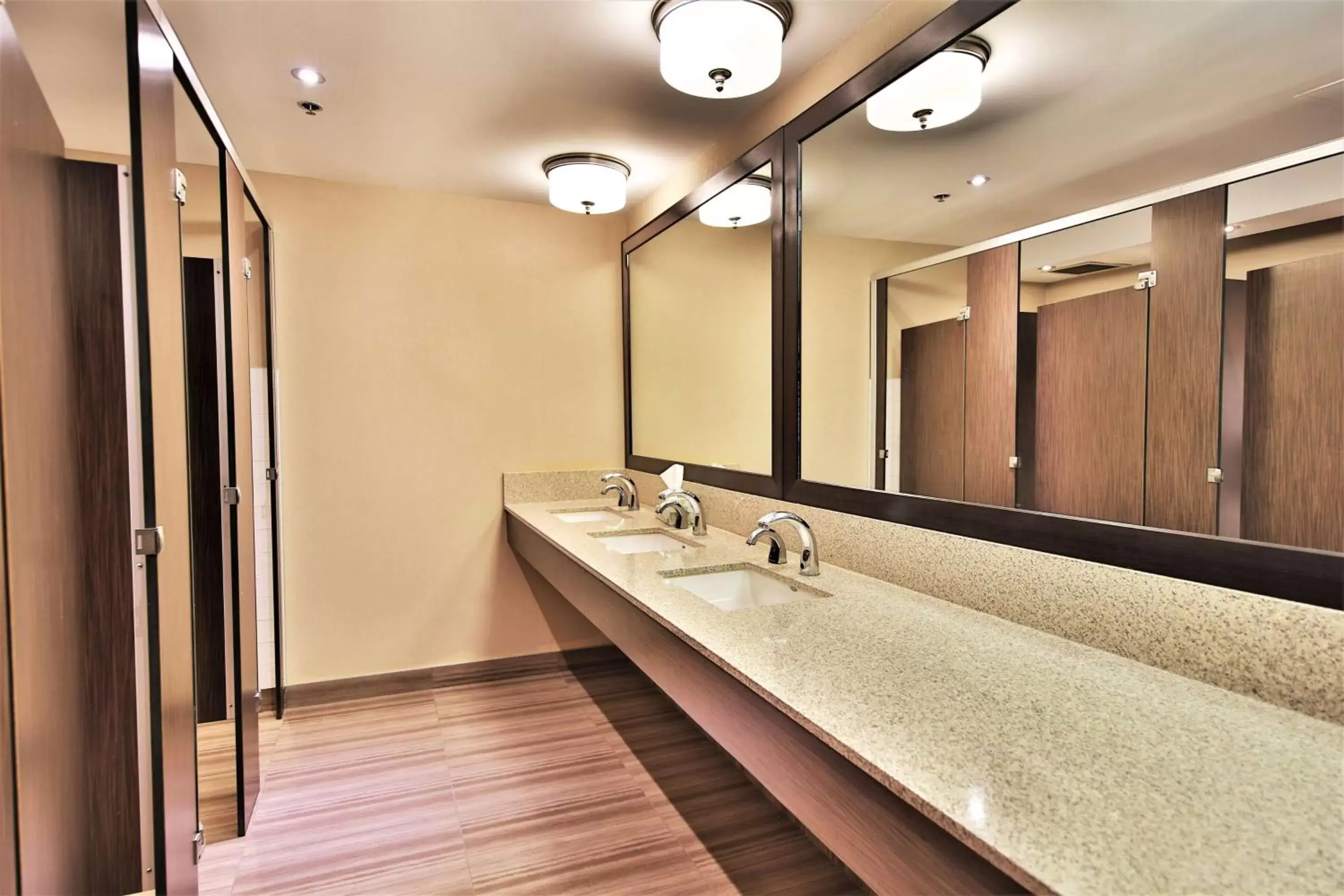 Lobby or reception, Bathroom in Best Western Plus Montreal Downtown- Hotel Europa