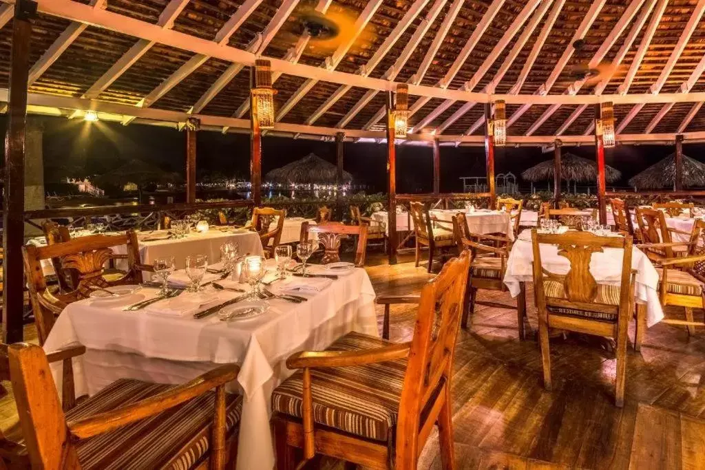 Restaurant/Places to Eat in Royal Decameron Club Caribbean Resort - ALL INCLUSIVE