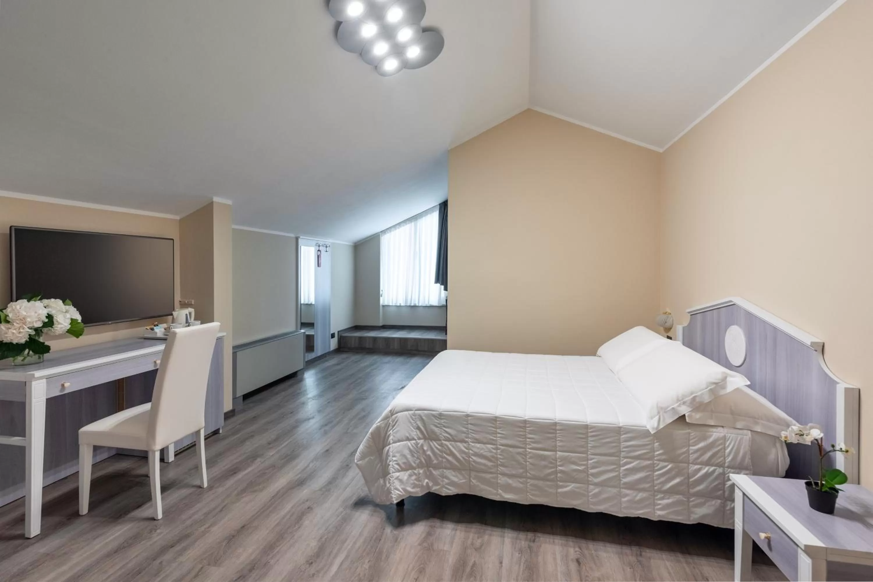 Bedroom, Bed in Rivoli Hotel