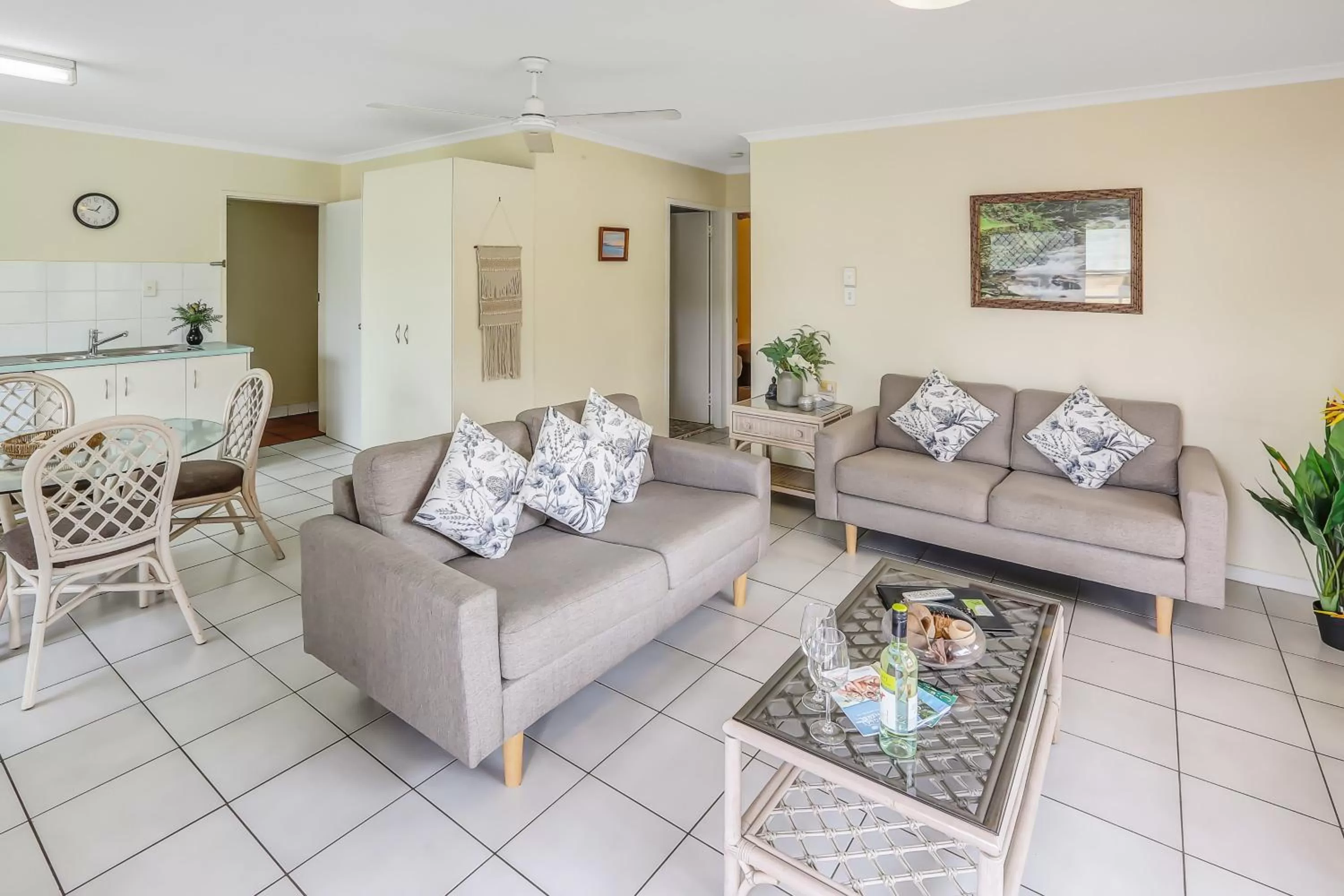 Living room in Koala Court Holiday Apartments