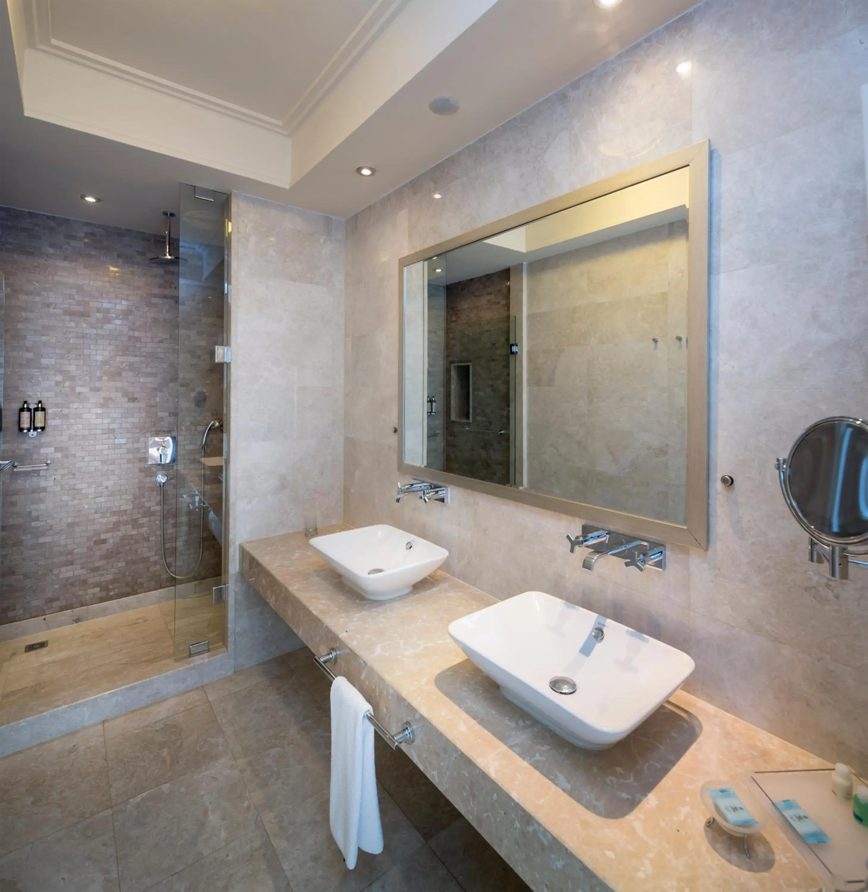 Shower, Bathroom in Titanic Business Kartal