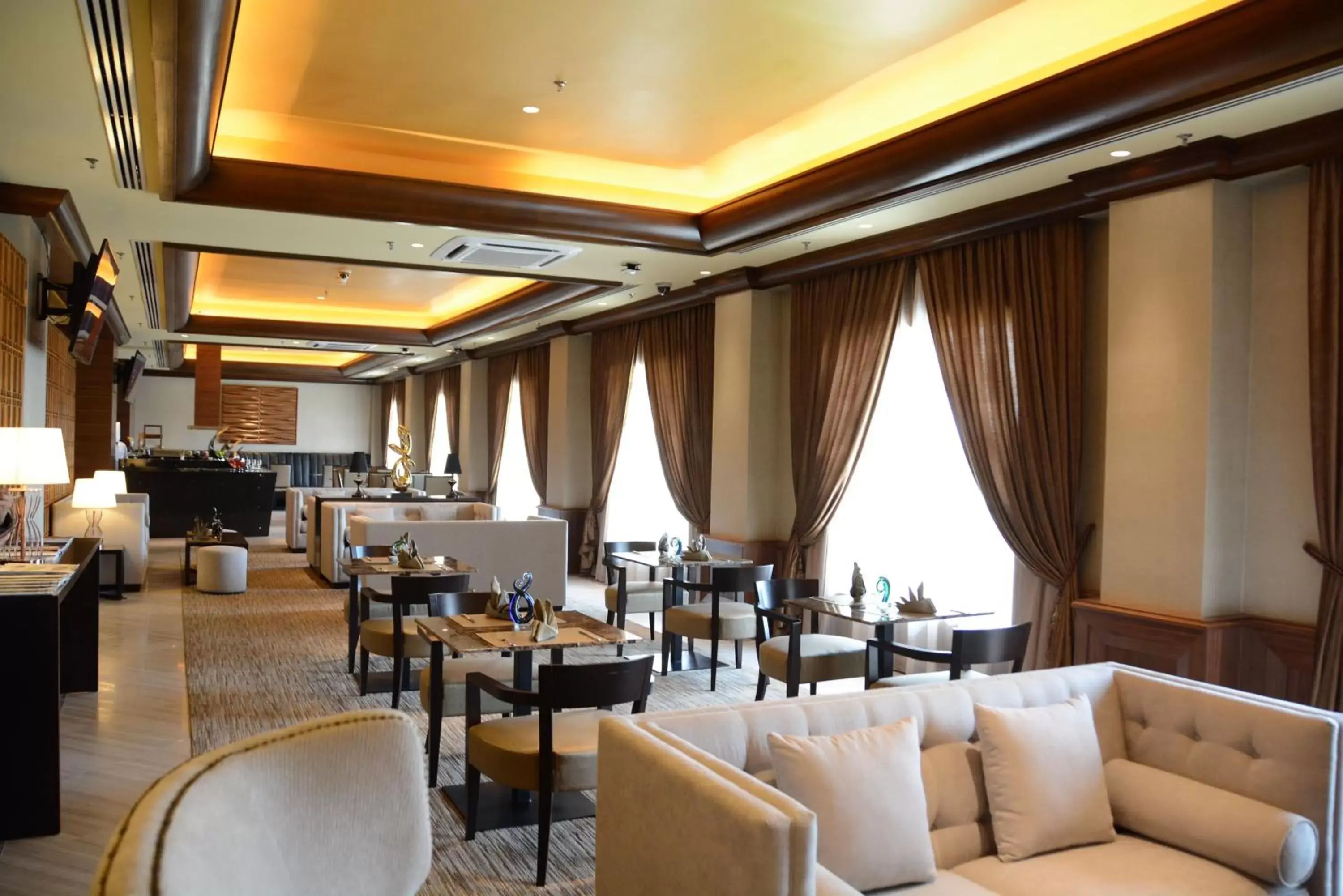 Lounge or bar, Restaurant/Places to Eat in Sama Sama Hotel KLIA