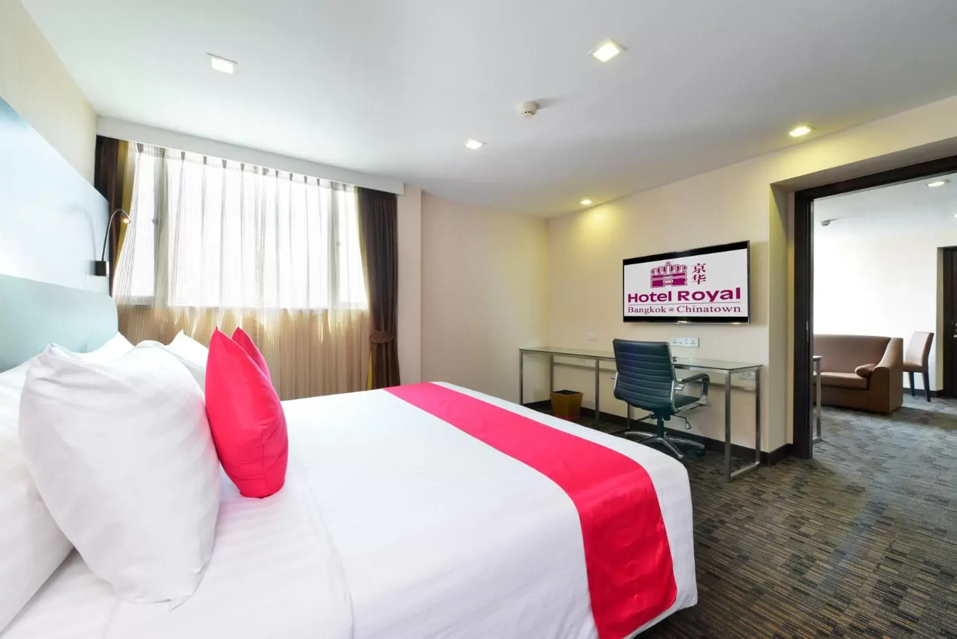 Bedroom in Hotel Royal Bangkok@Chinatown