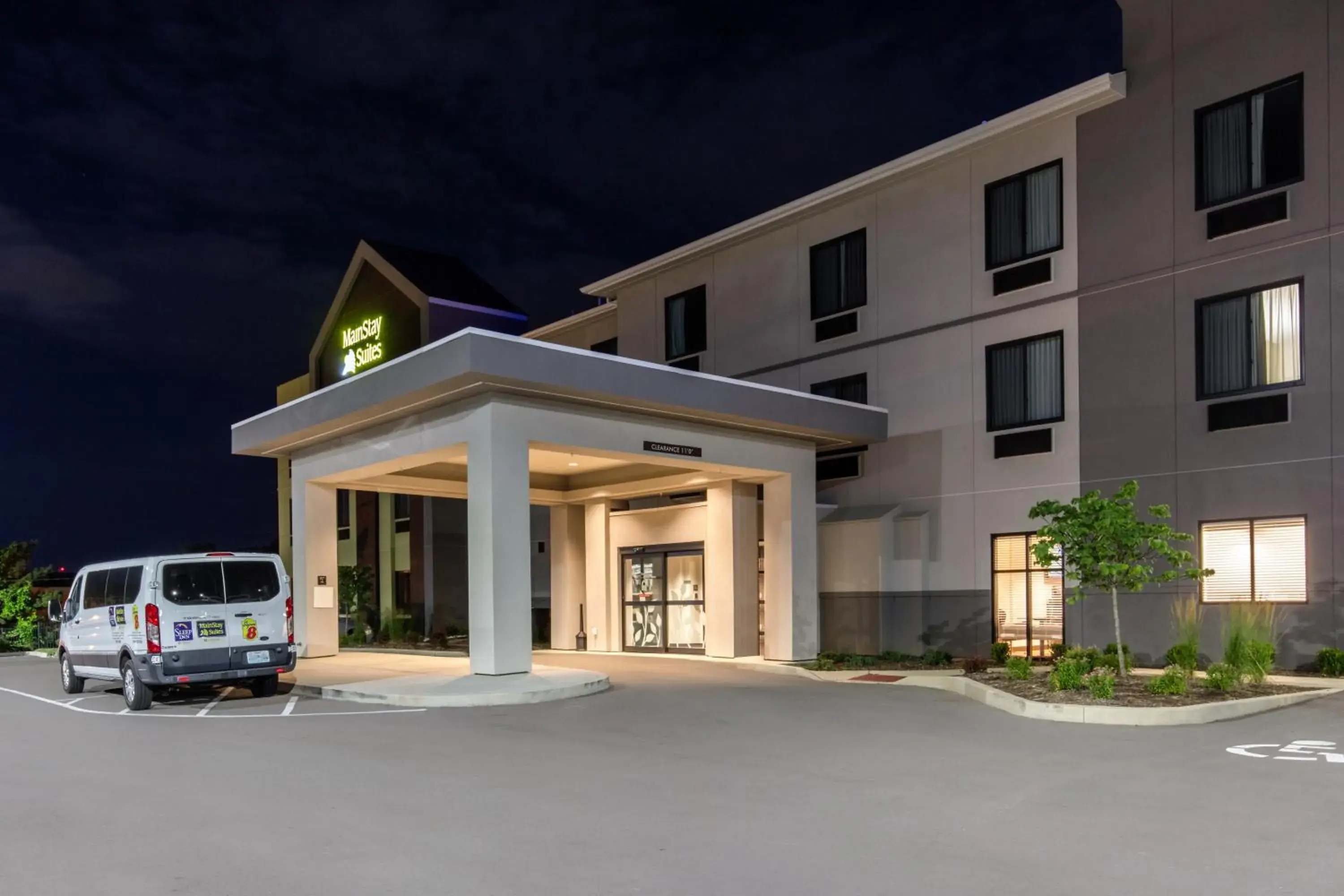 Facade/entrance, Property Building in MainStay Suites St. Louis - Airport