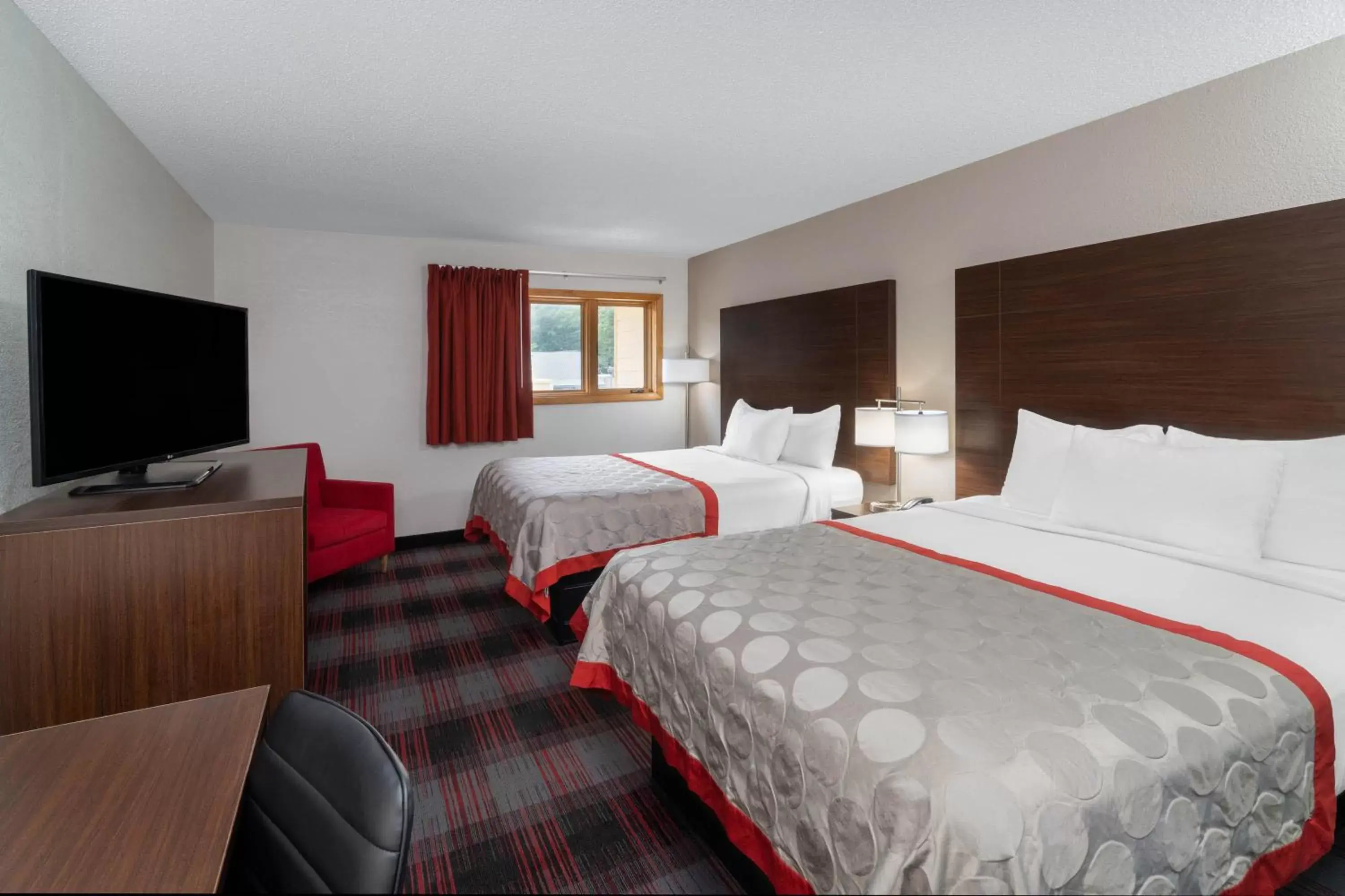 Queen Room - Second Floor/No Balcony/Non-Smoking in Ramada by Wyndham Maggie Valley Queen Room - Second Floor/No Balcony/Non-Smoking in Ramada by Wyndham Maggie Valley