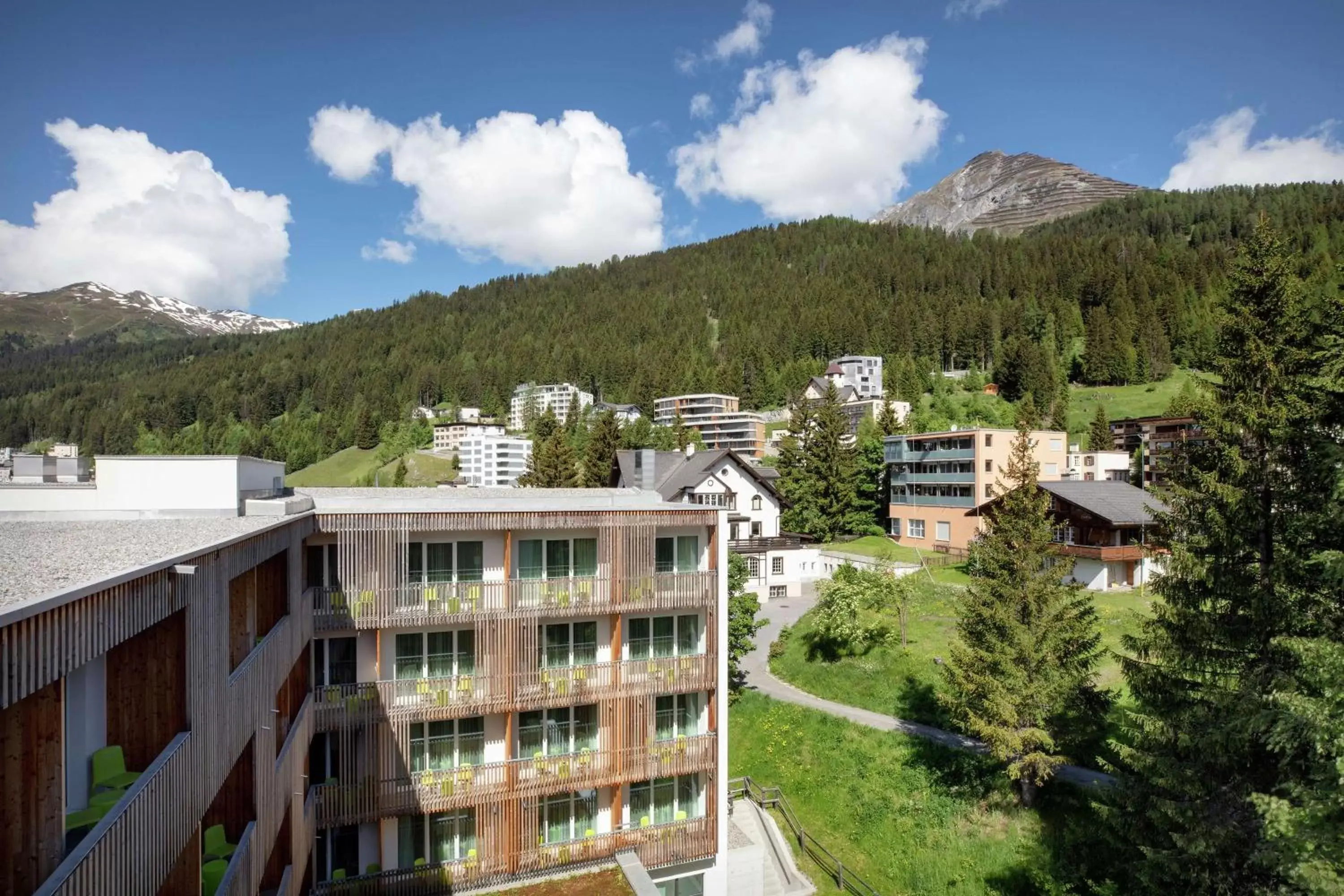 Property building in Hilton Garden Inn Davos Property building in Hilton Garden Inn Davos
