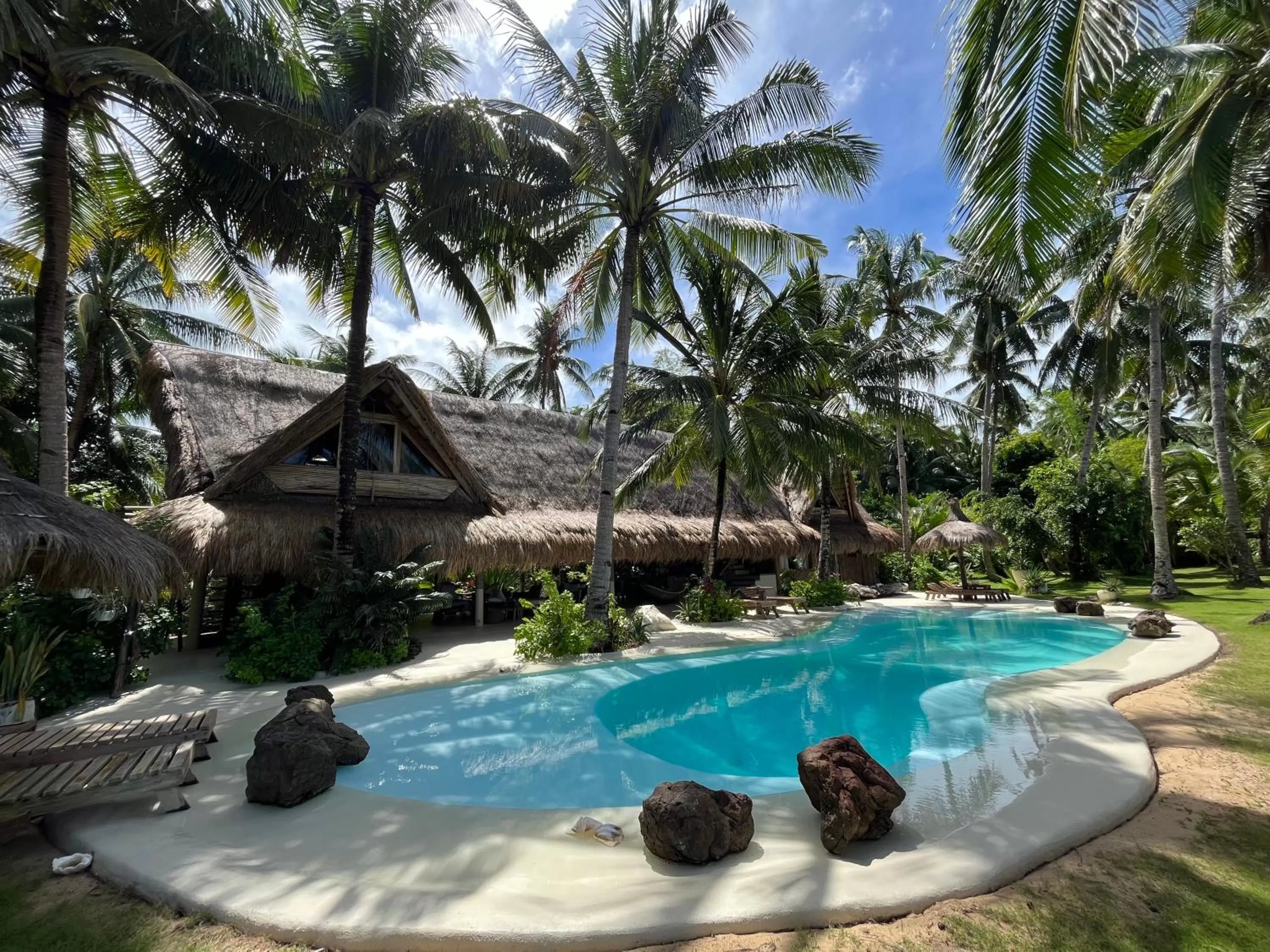 Swimming pool in The Beach House Ocam Ocam