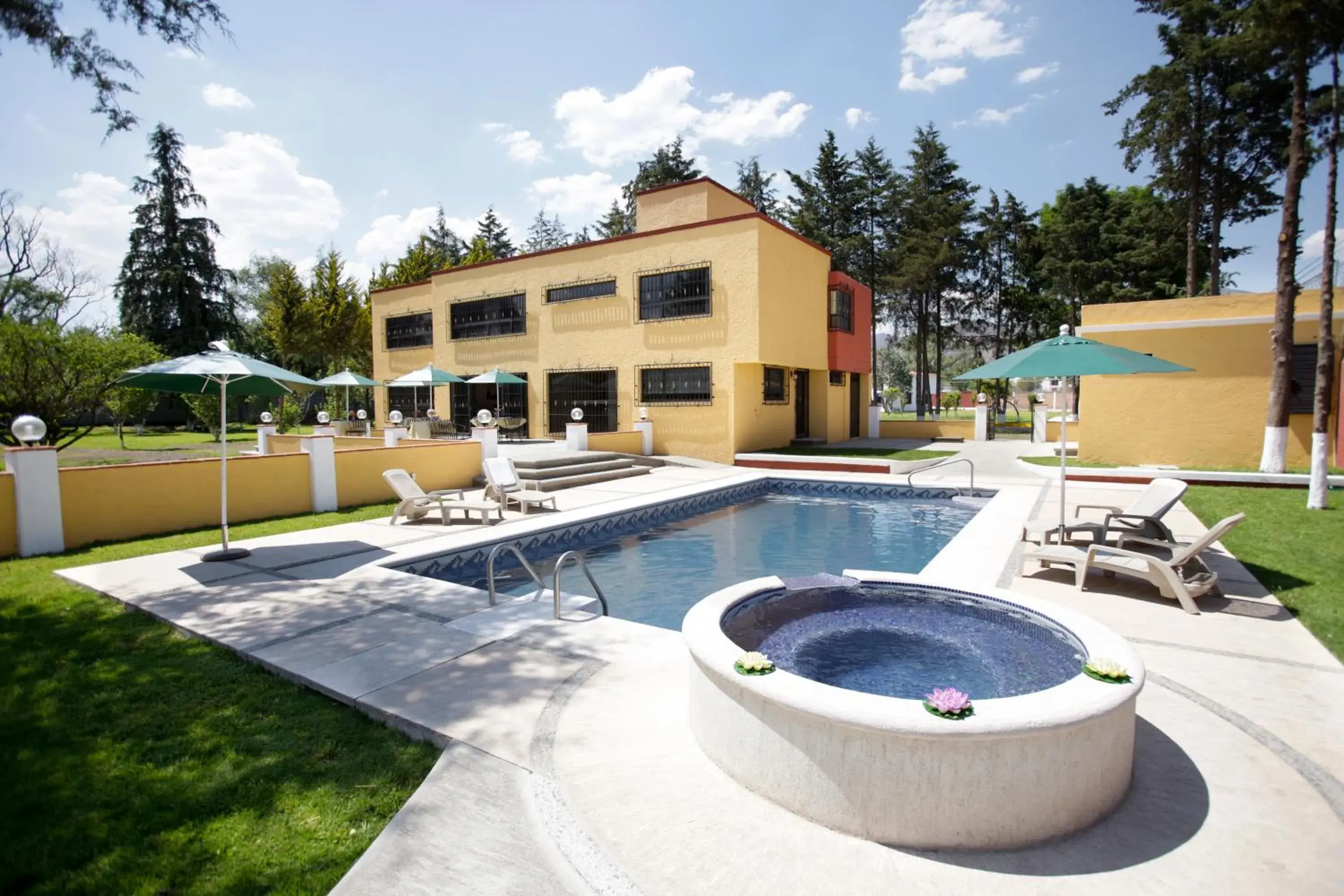 Swimming pool, Property Building in Hotel Finca Las Hortensias