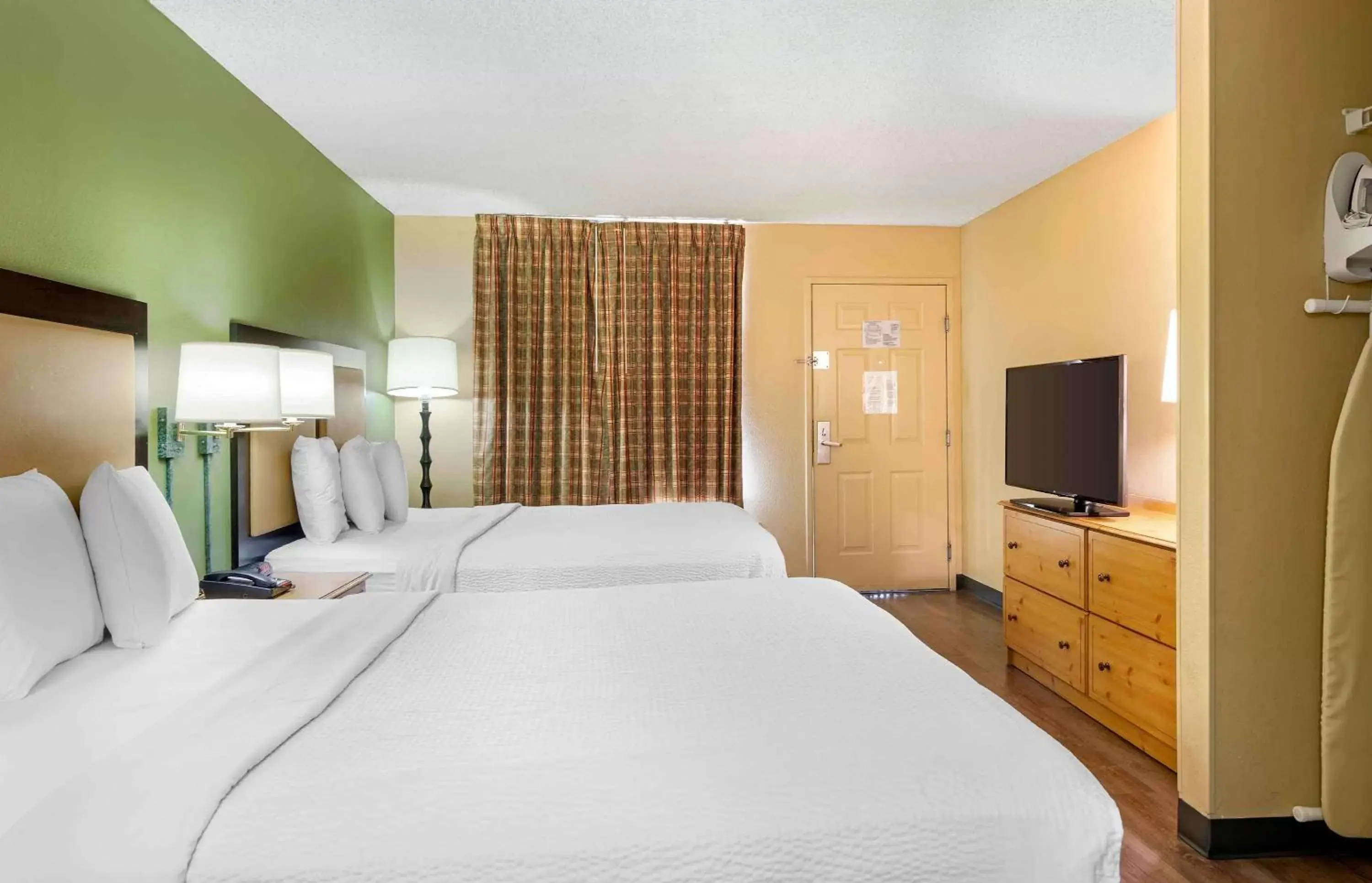 Bedroom, Bed in Extended Stay America Suites - Orange County - Irvine Spectrum