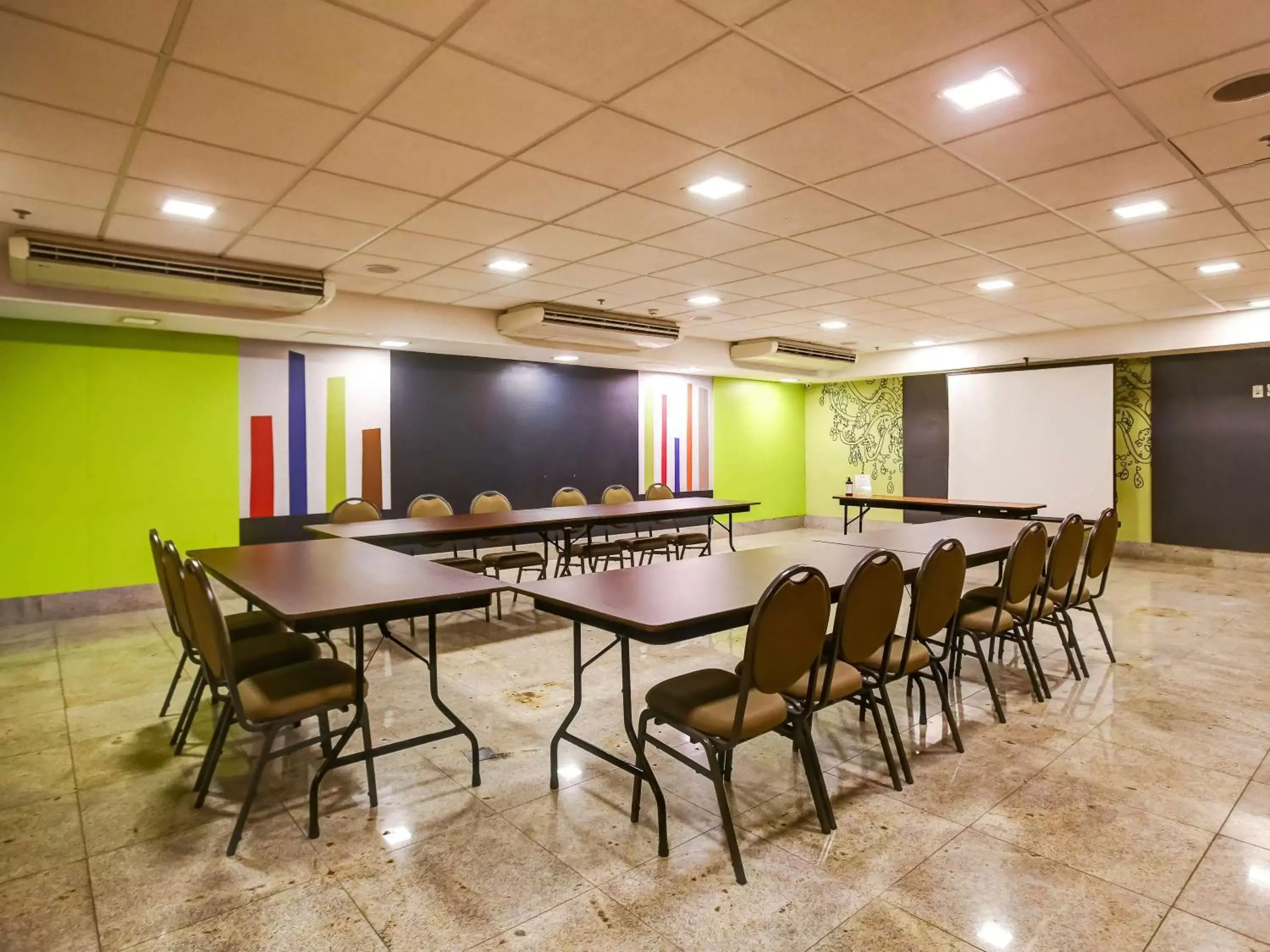 Meeting/conference room in ibis budget Rio de Janeiro Nova America