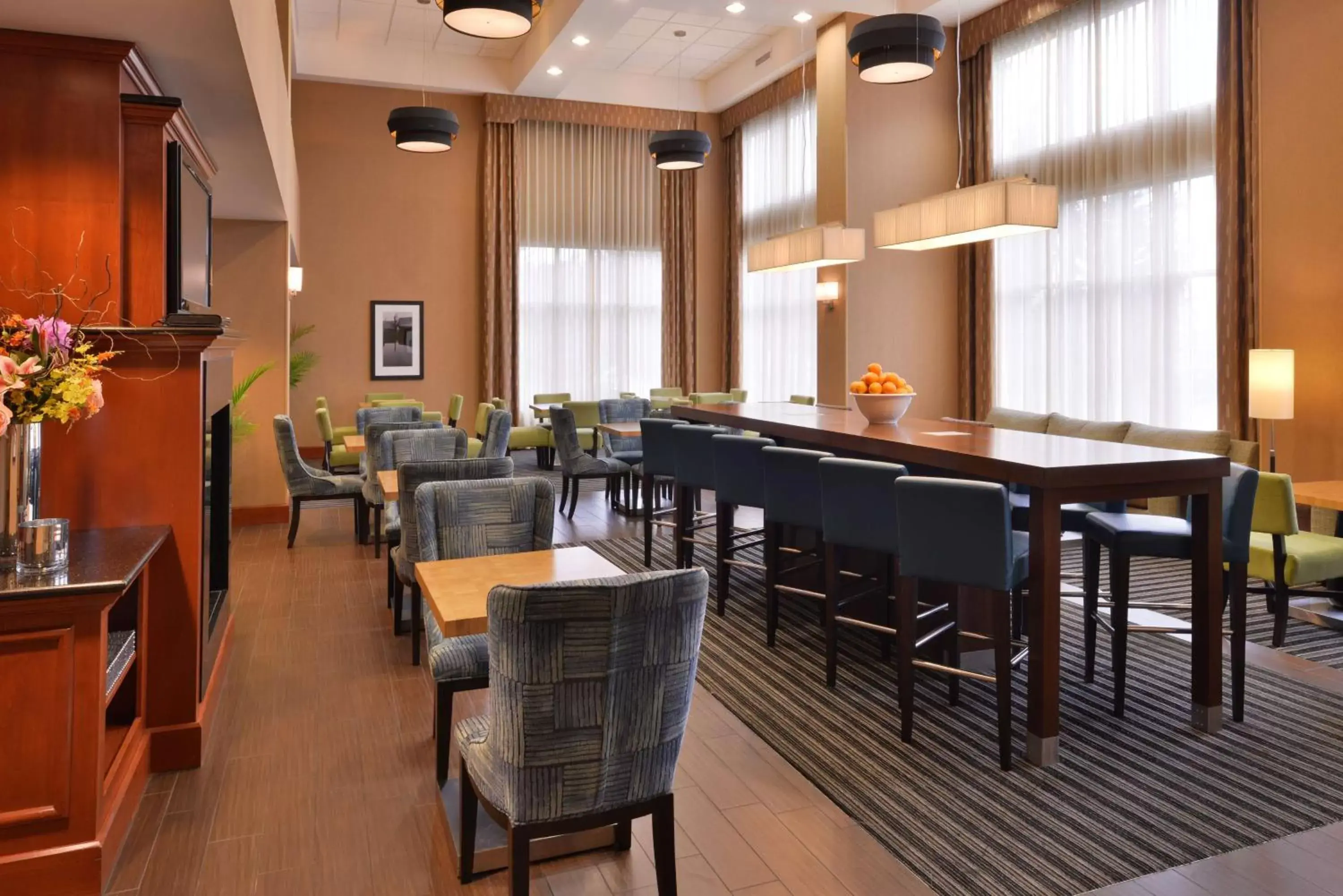 Lobby or reception, Restaurant/Places to Eat in Hampton Inn & Suites Tacoma