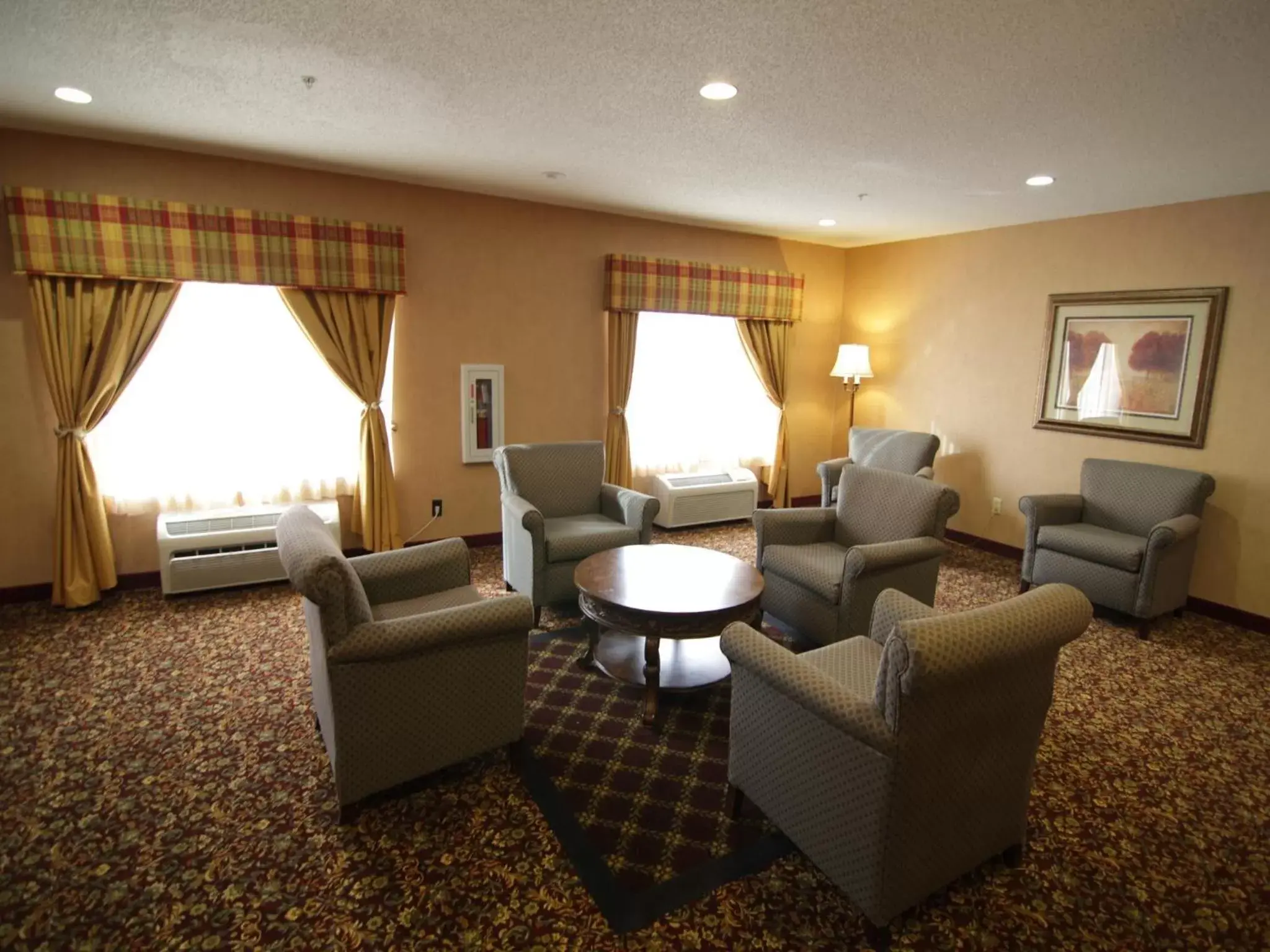 Communal lounge/ TV room, Seating Area in Town & Country Inn and Suites
