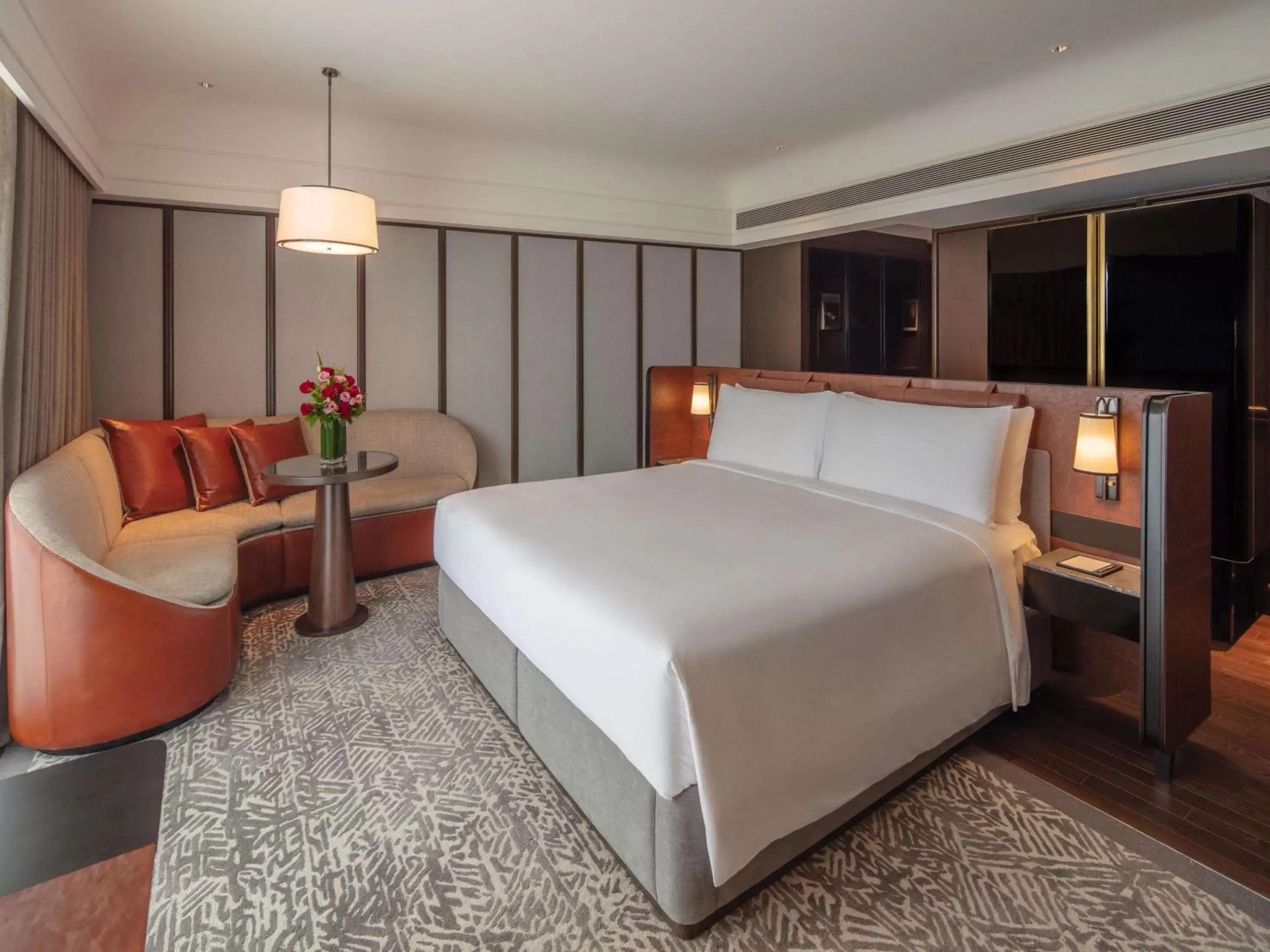 Bedroom, Bed in Fairmont Singapore