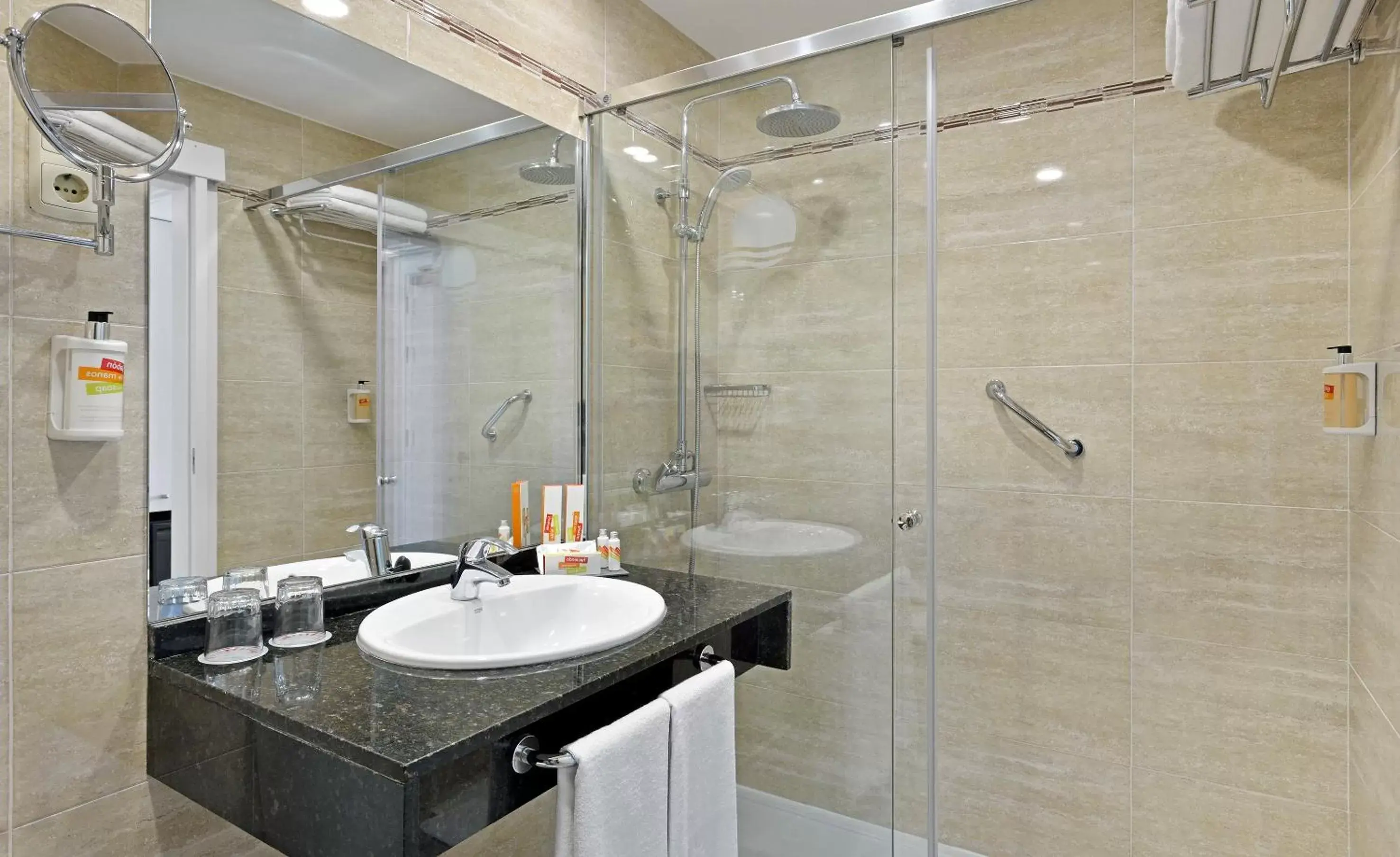Shower, Bathroom in Sol Torremolinos - Don Pedro