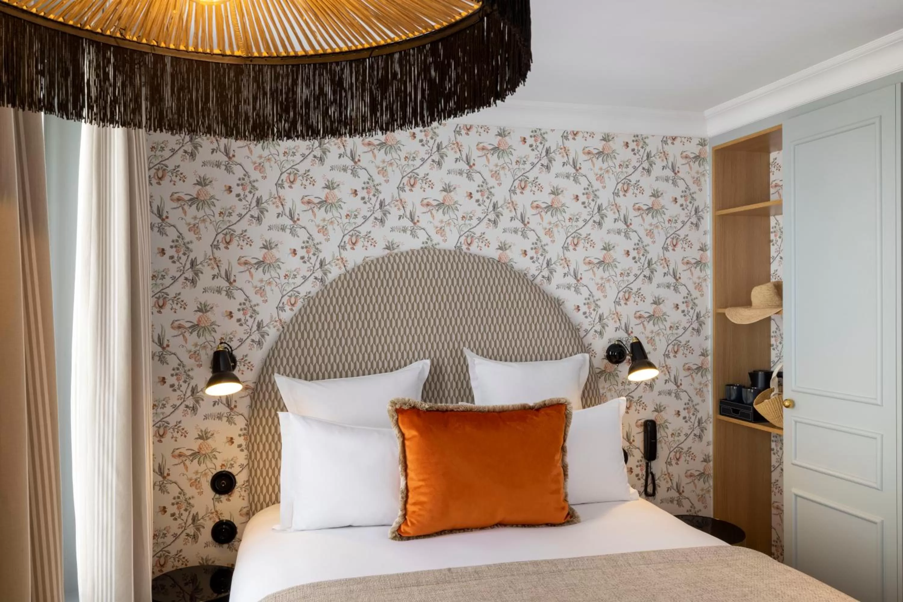 Bedroom, Bed in Hotel Bloum