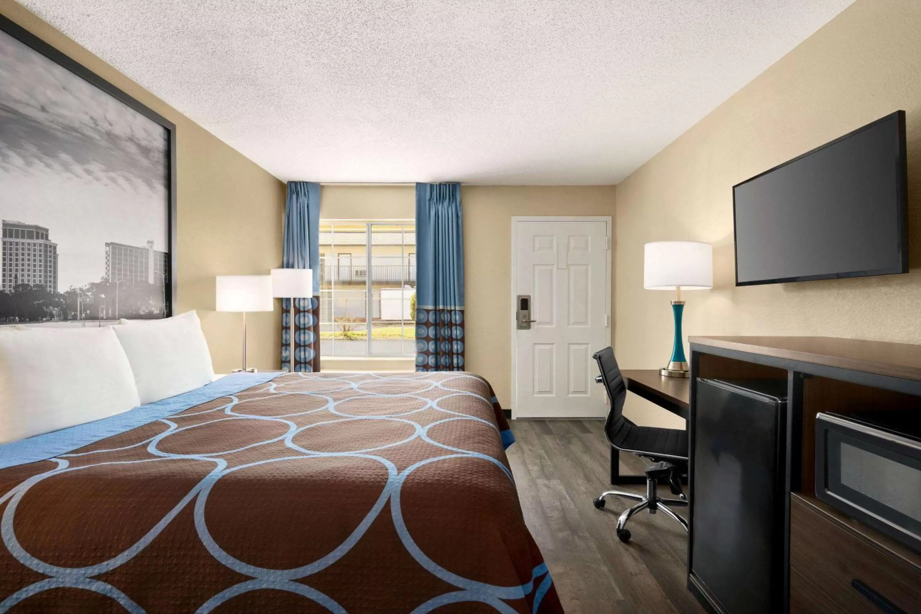 Bedroom, Bed in Super 8 by Wyndham Gulfport Airport NW Near Biloxi