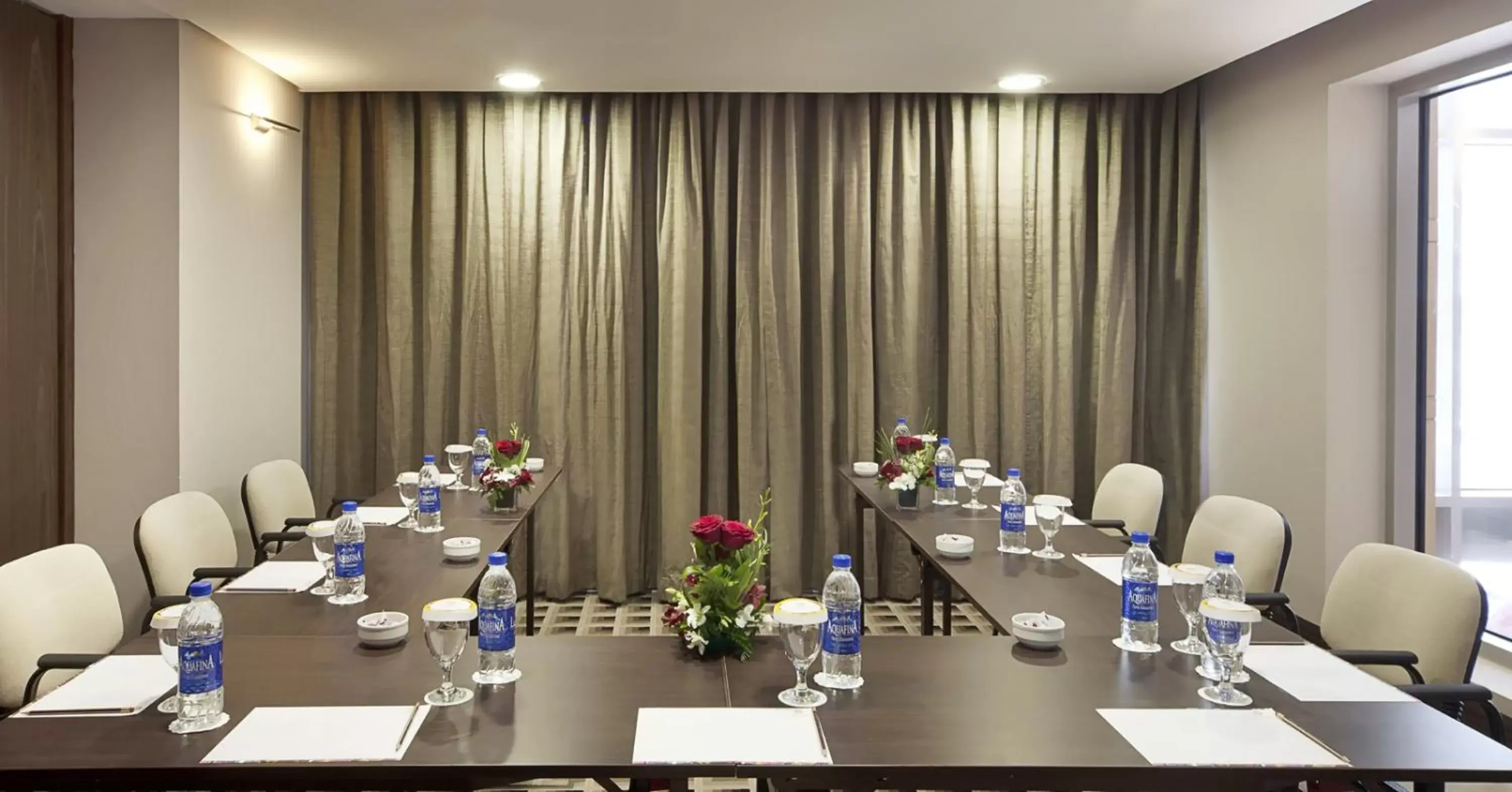 Meeting/conference room in Oaks Liwa Executive Suites