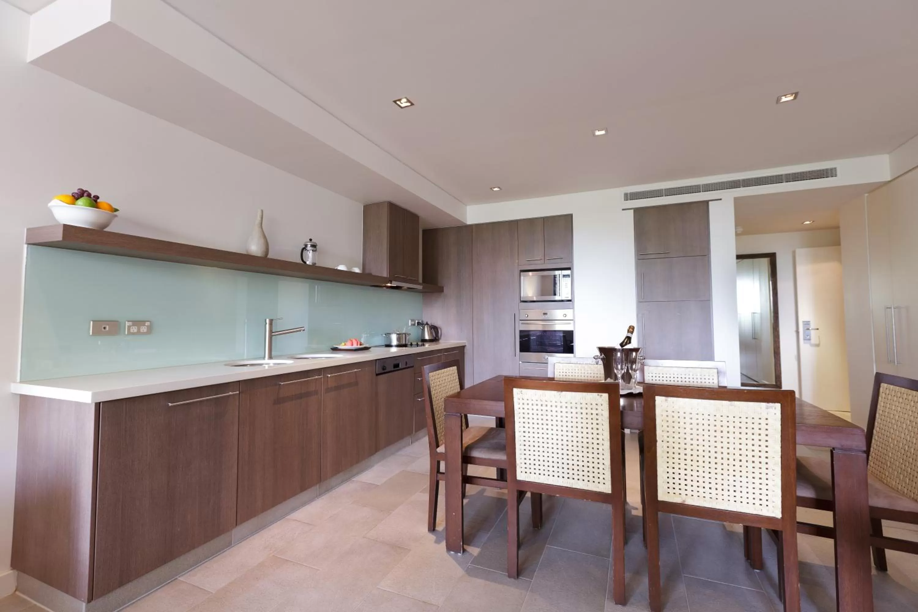 Kitchen or kitchenette in Pullman Palm Cove Sea Temple Resort & Spa