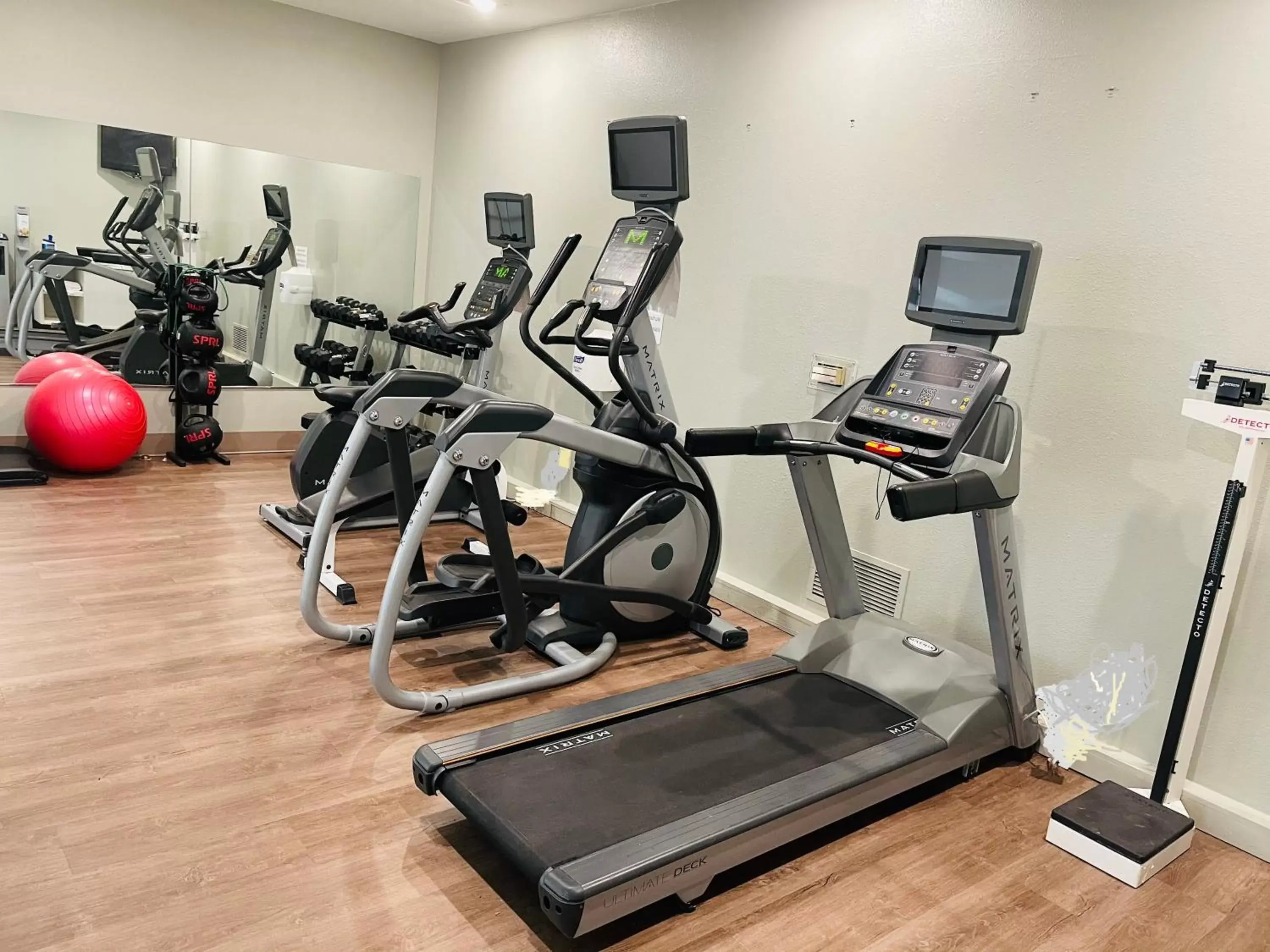 Fitness centre/facilities, Fitness Center/Facilities in Holiday Inn Express & Suites Sulphur - Lake Charles, an IHG Hotel