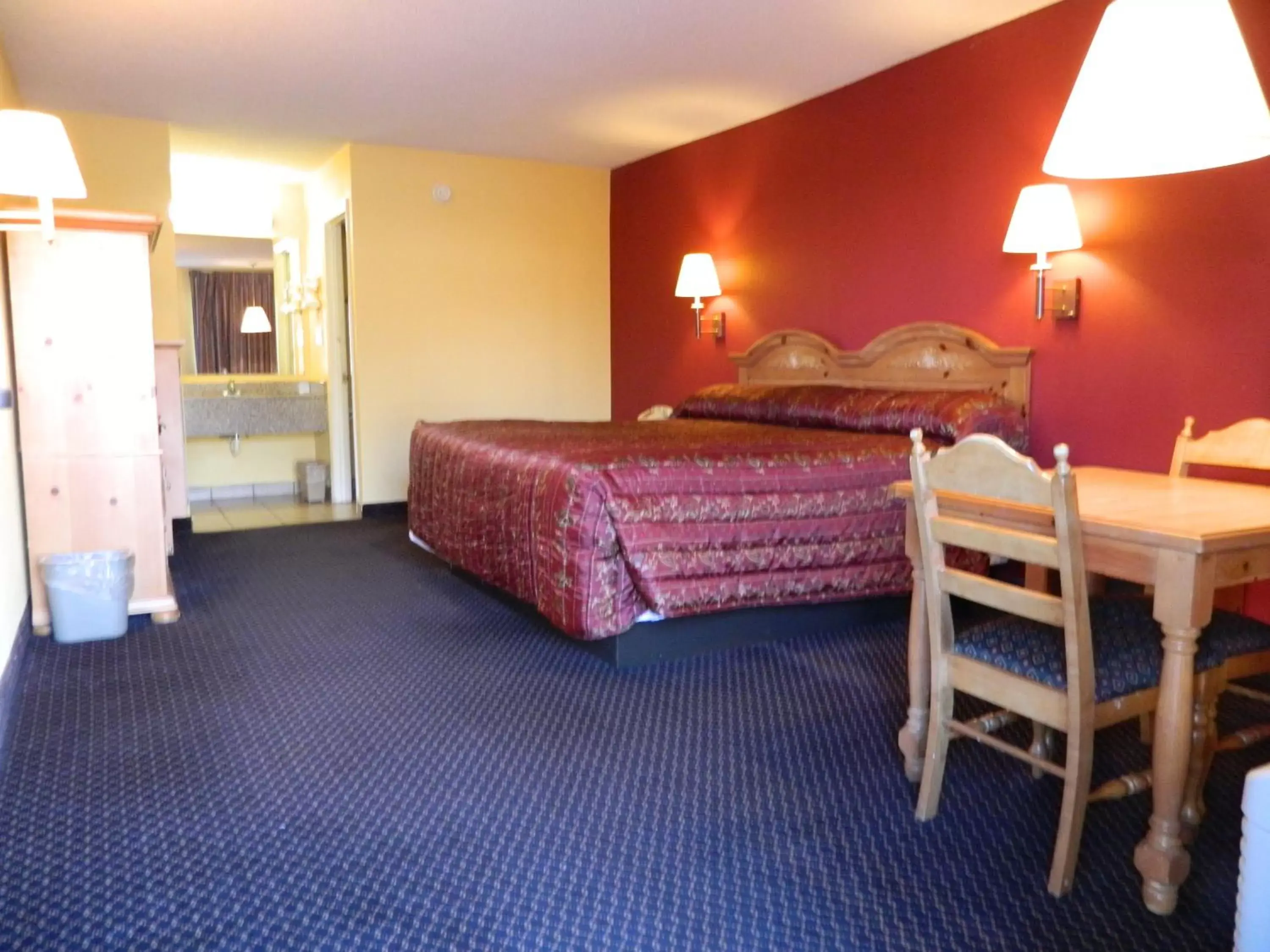 Photo of the whole room, Bed in Bestway Inn