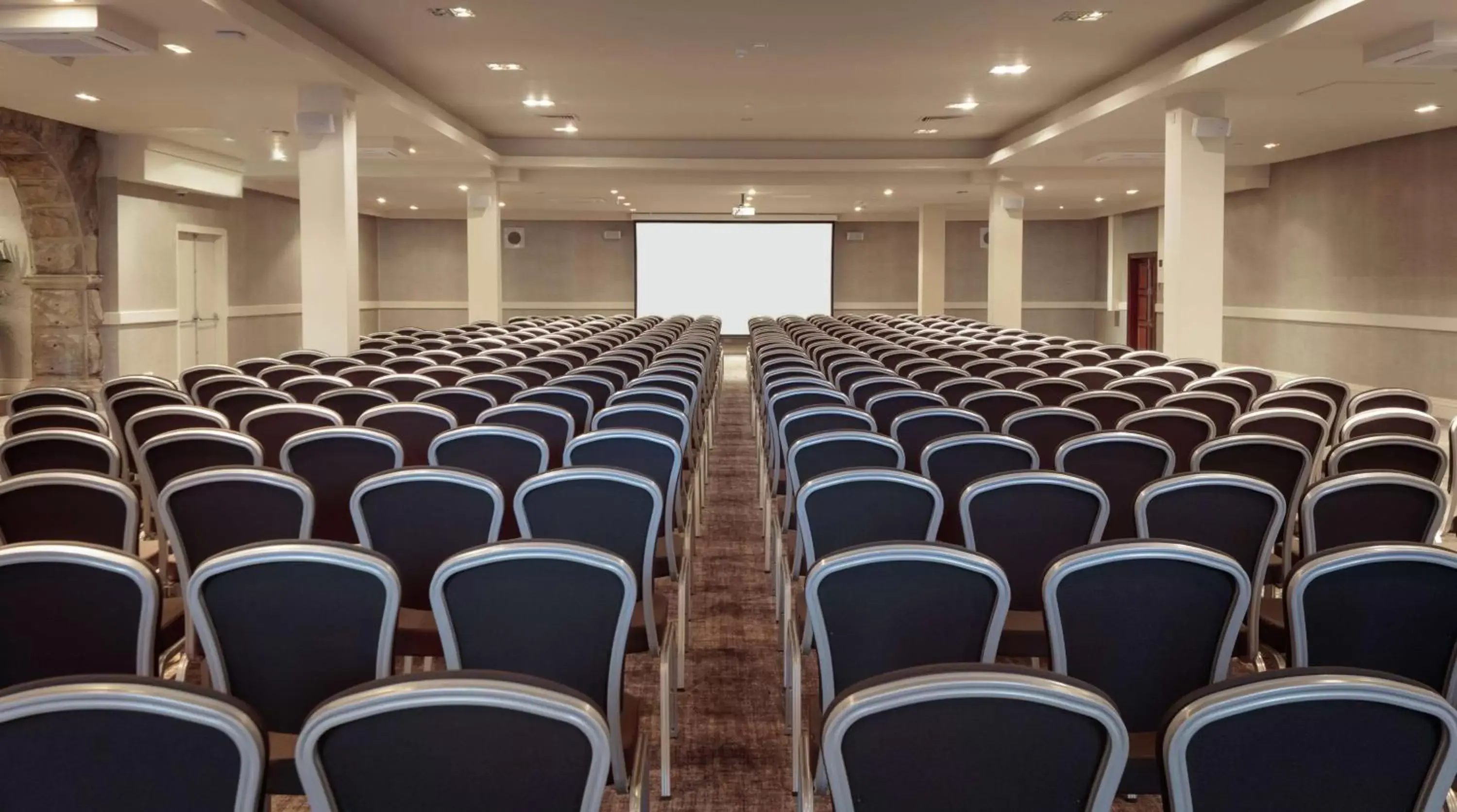 Meeting/conference room in DoubleTree by Hilton Harrogate Majestic Hotel & Spa