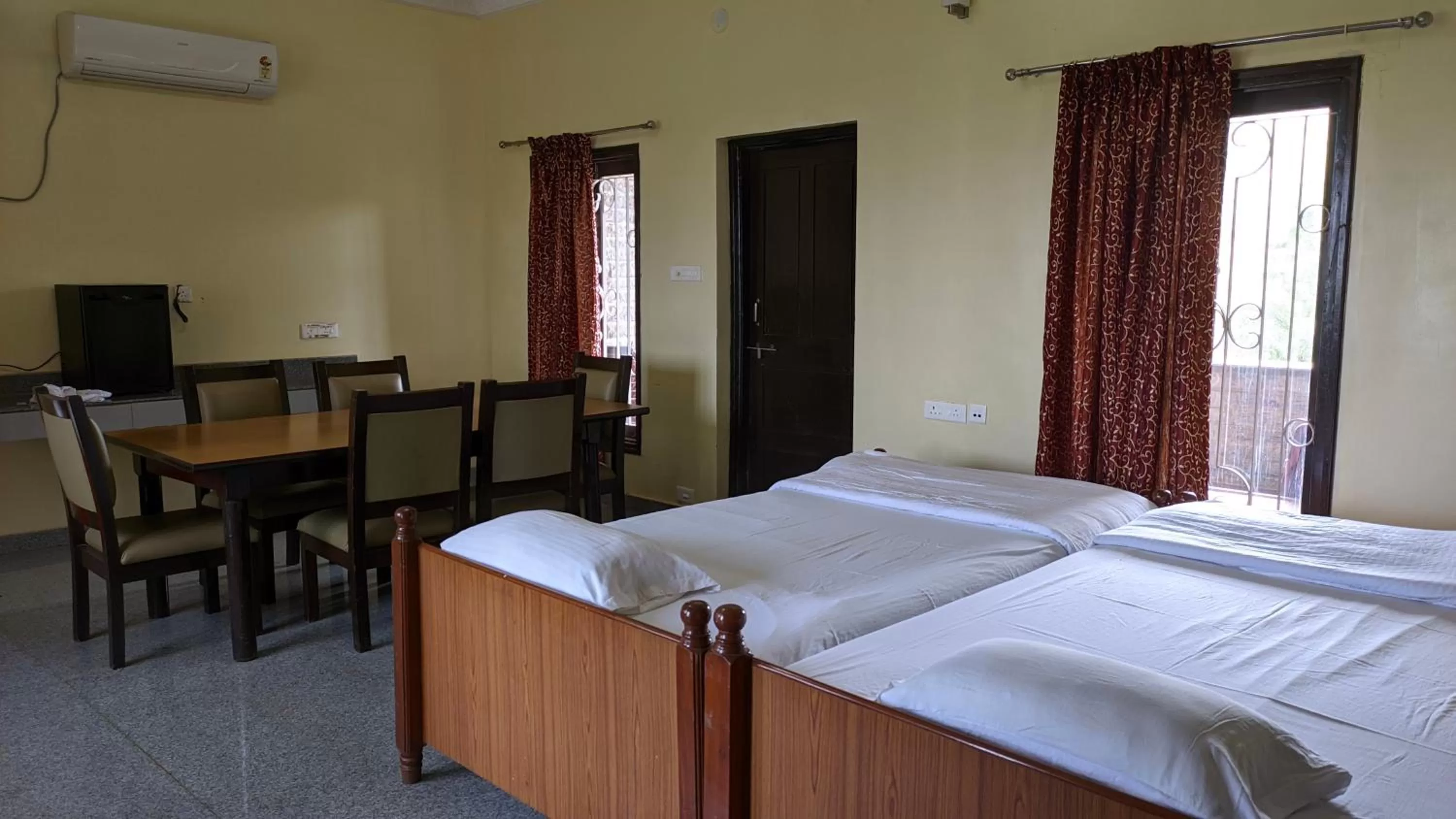 Dining area in Kanthi Resorts Badami