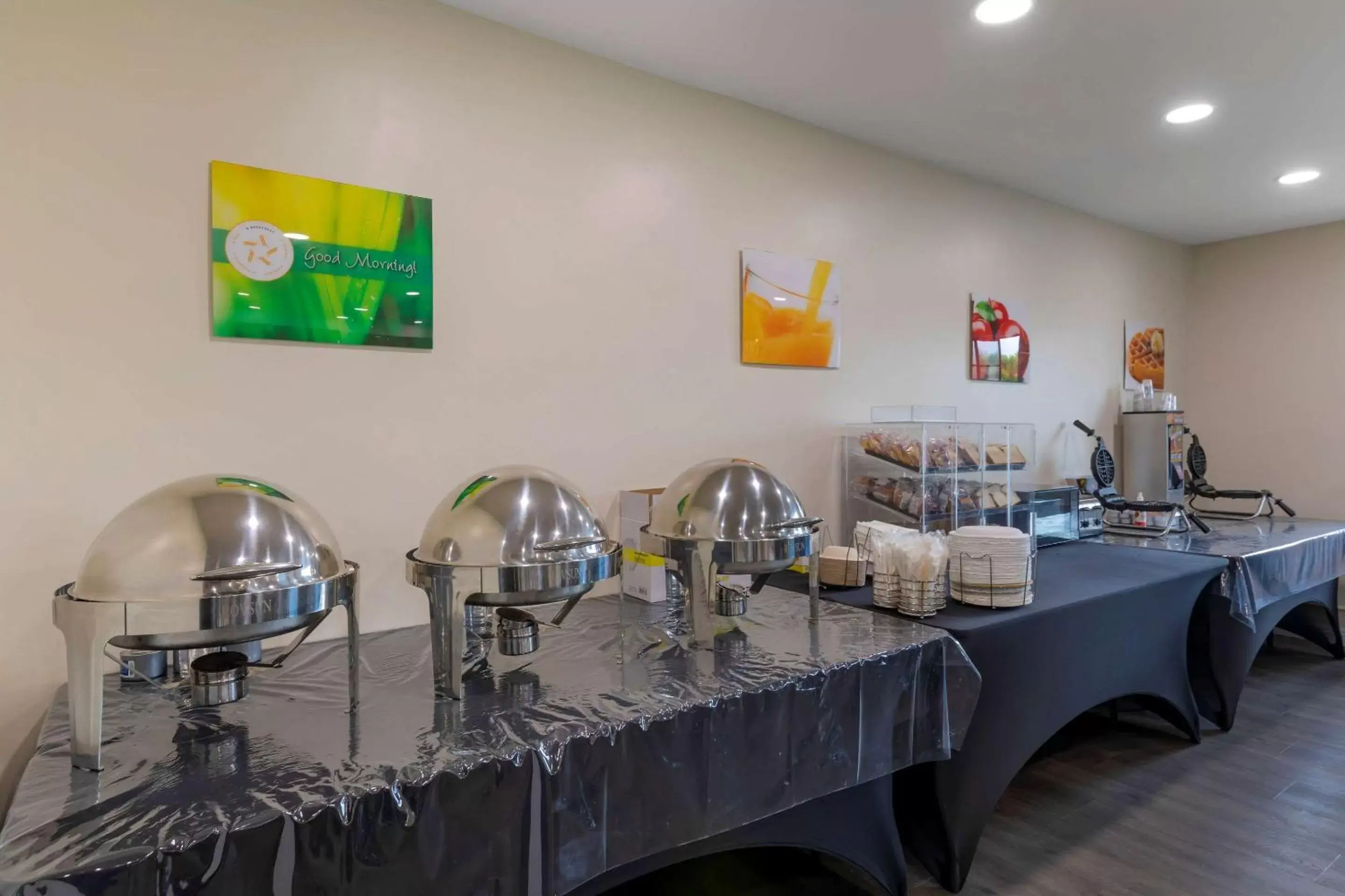 Breakfast, Restaurant/Places to Eat in Quality Inn & Suites Camarillo-Oxnard