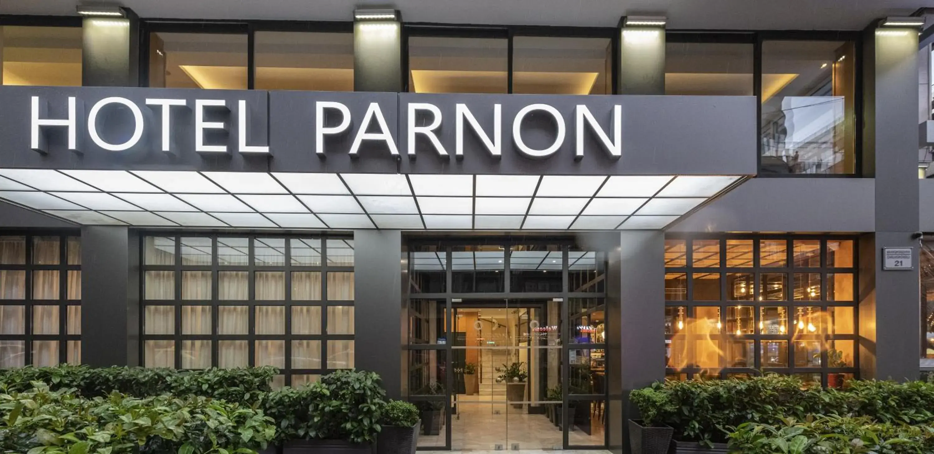 Facade/entrance in Parnon Hotel