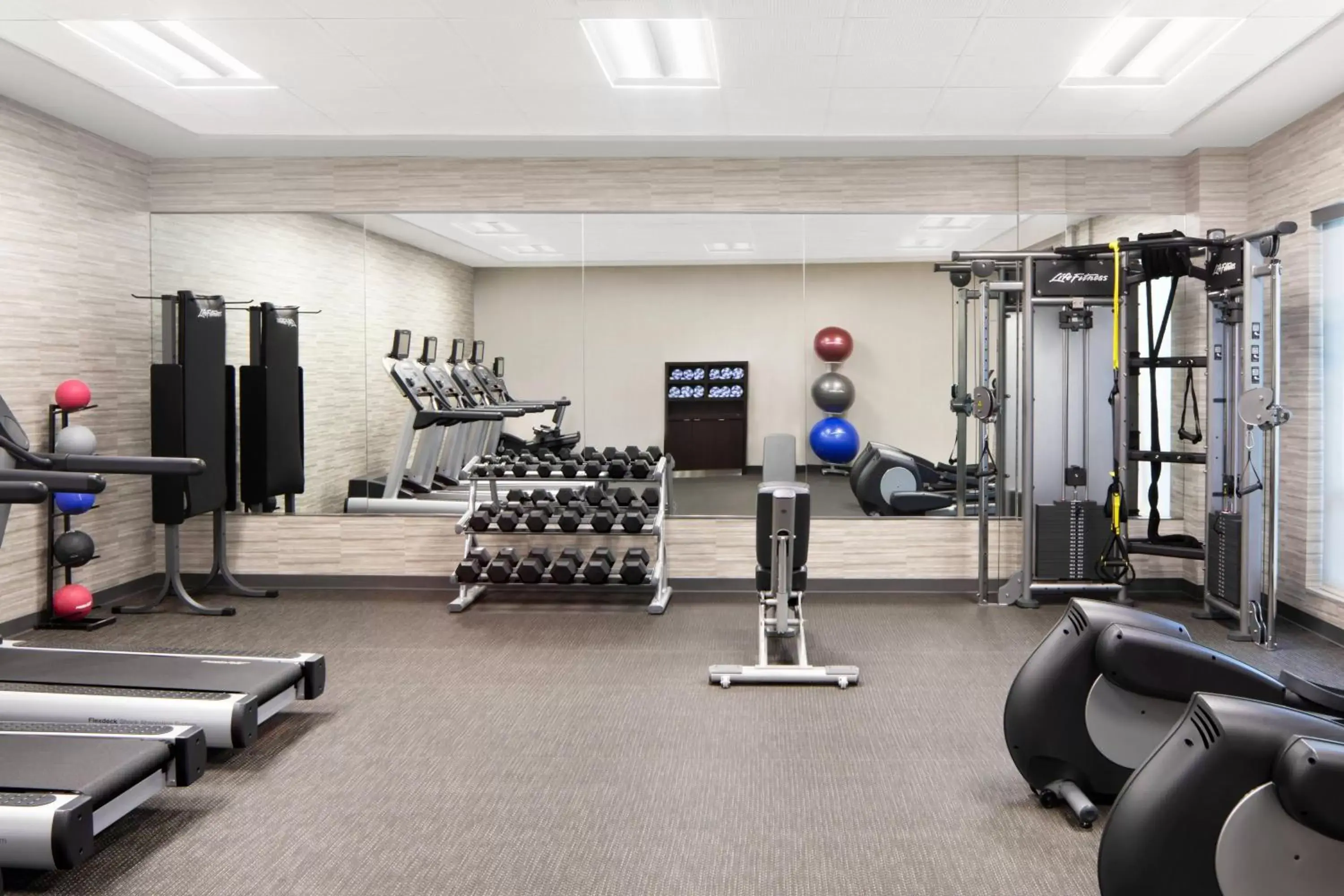 Fitness centre/facilities, Fitness Center/Facilities in Courtyard by Marriott Wayne Fairfield