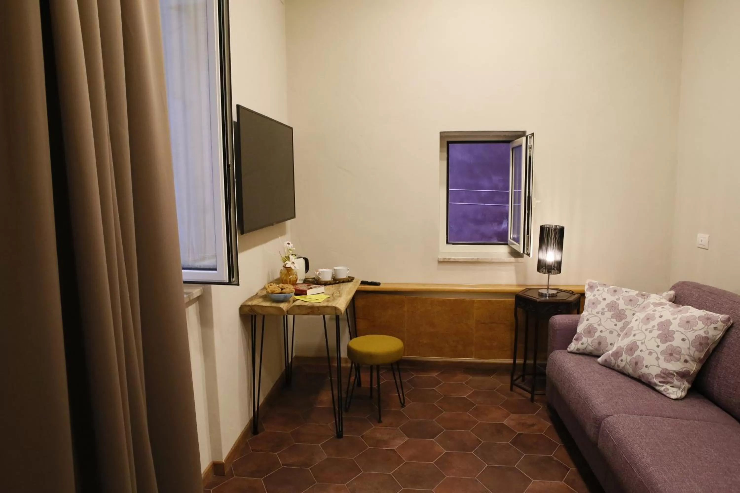 TV/Entertainment Center in Napolicentrico