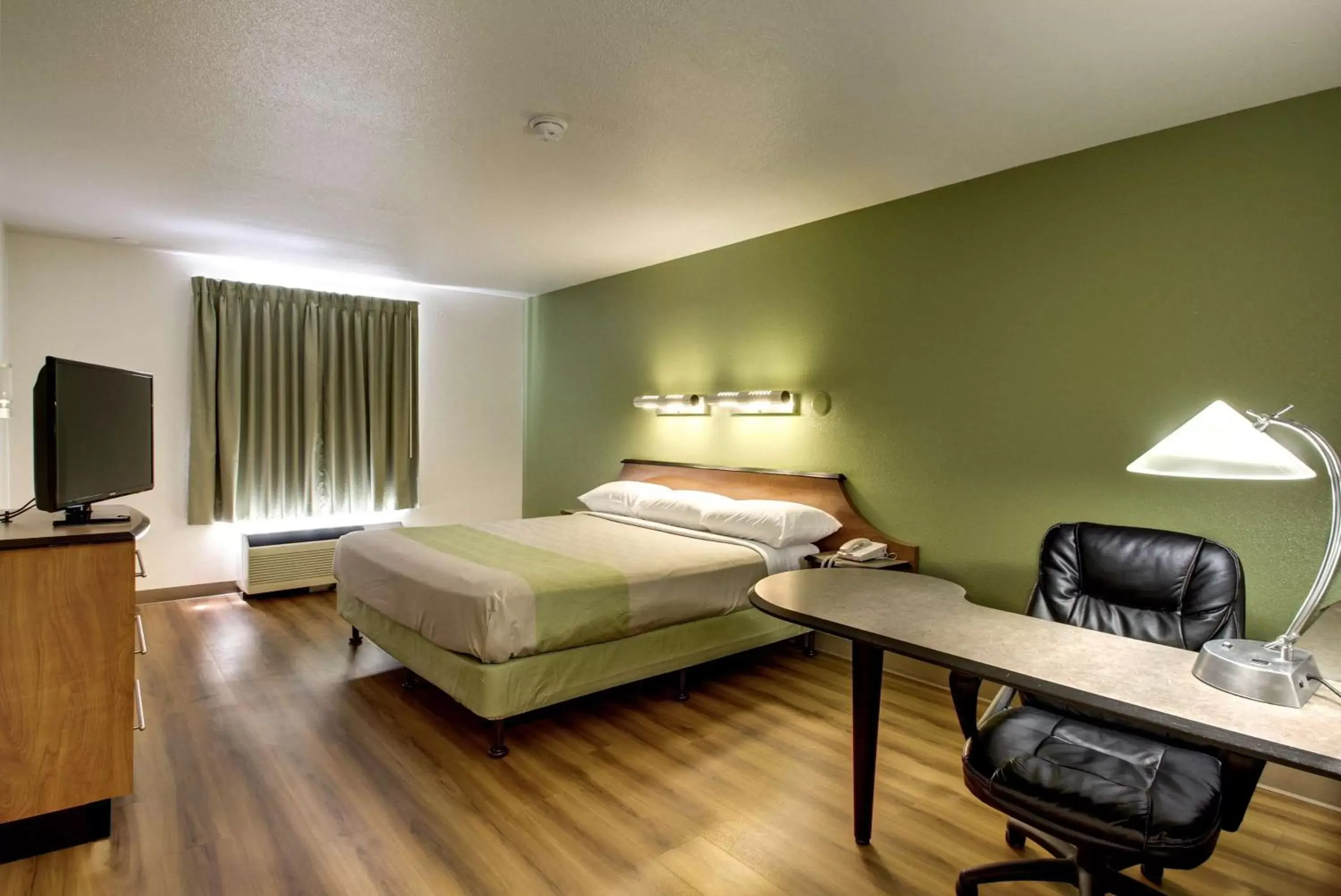 King Room in Motel 6-Ogden, UT - Riverdale King Room in Motel 6-Ogden, UT - Riverdale