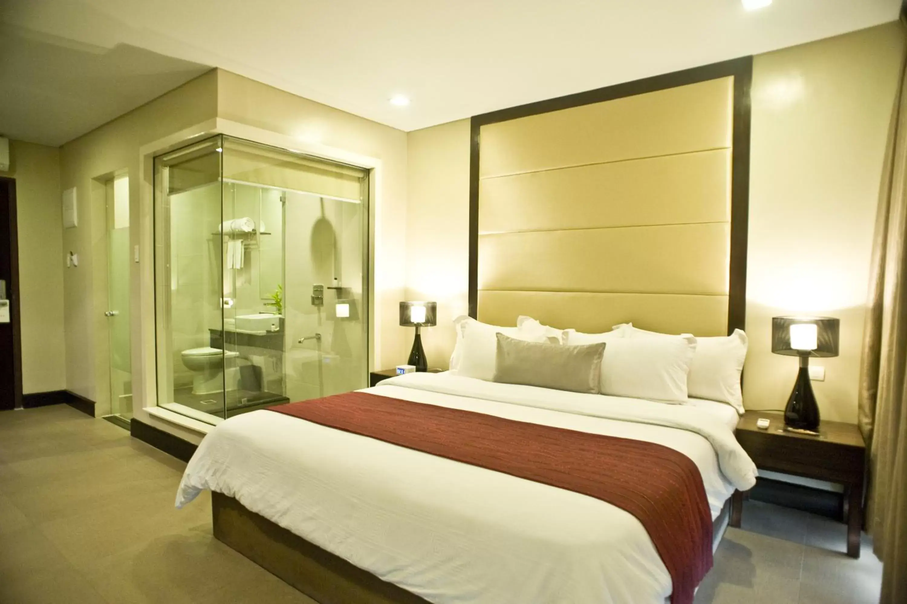 Bed in Goldberry Suites and Hotel - Mactan