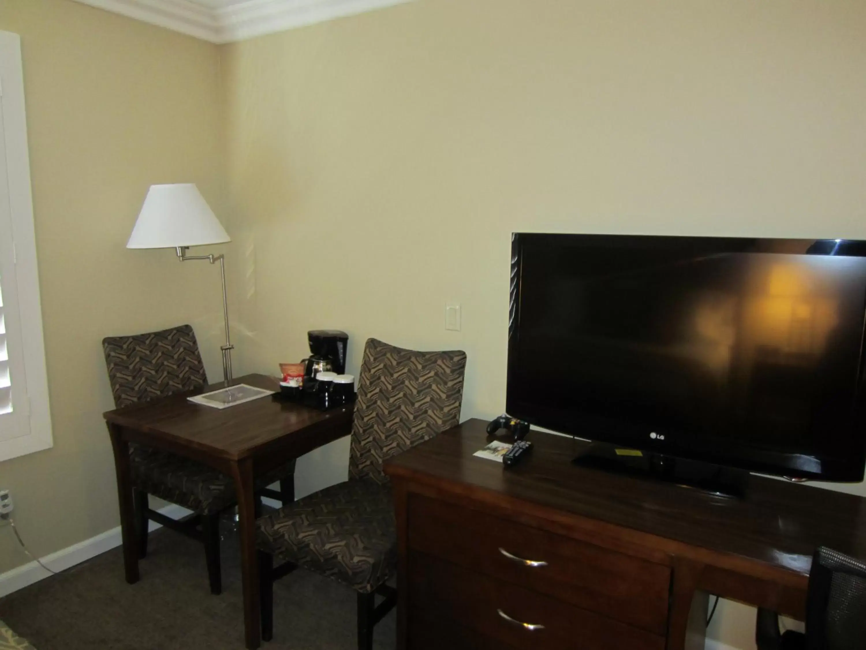 TV and multimedia, TV/Entertainment Center in Days Inn by Wyndham San Diego Hotel Circle