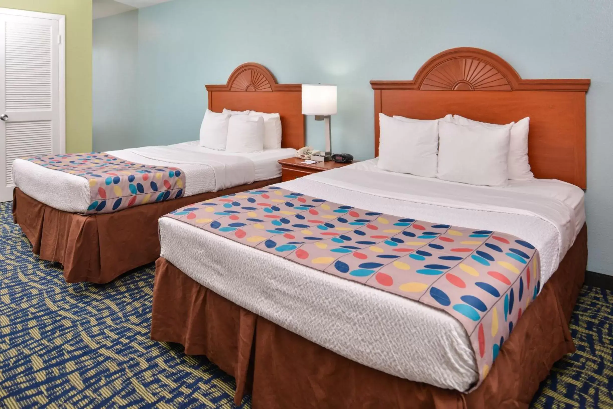 Bed in Best Western Plus Holiday Sands Inn & Suites